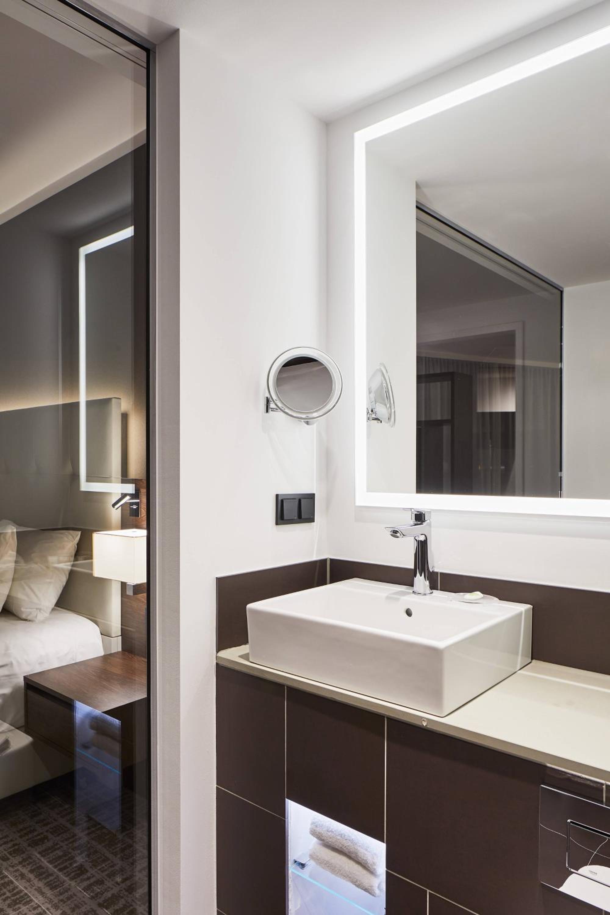 Standard Twin Room with Lake View