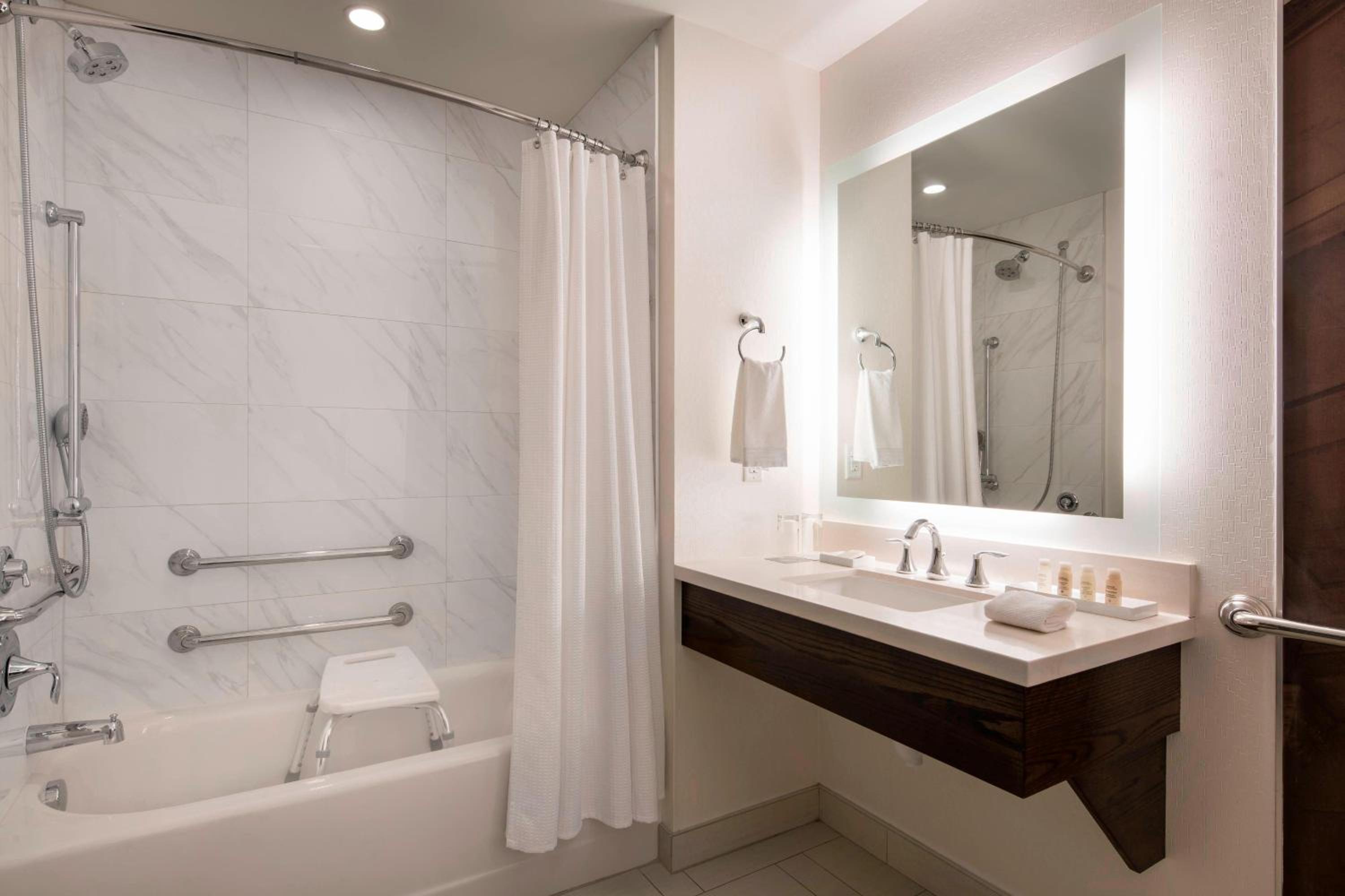 Queen Room with Two Queen Beds - Hearing Accessible photo 3
