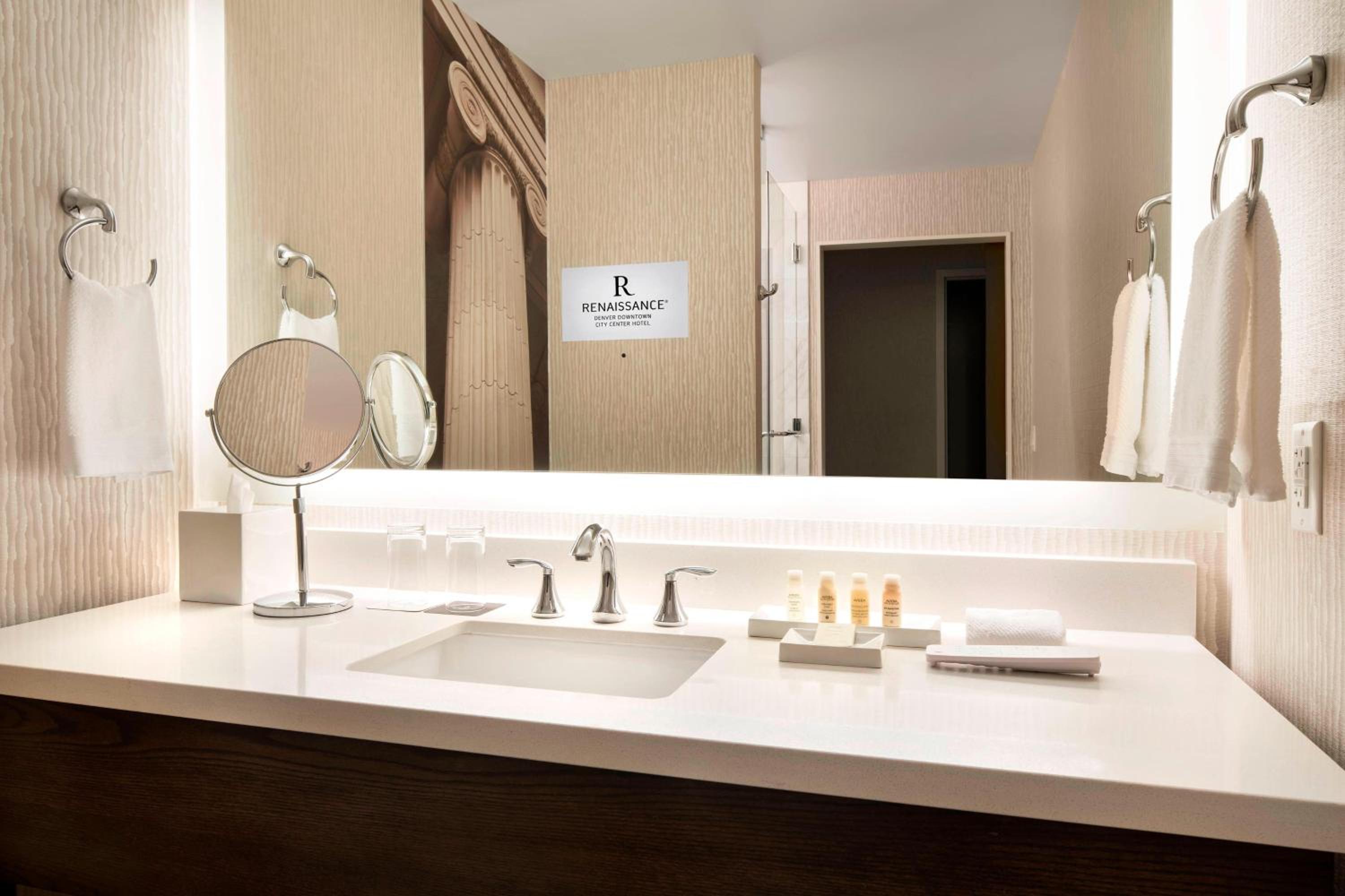 Luxury, 1 Bedroom Suite, 1 King photo 2