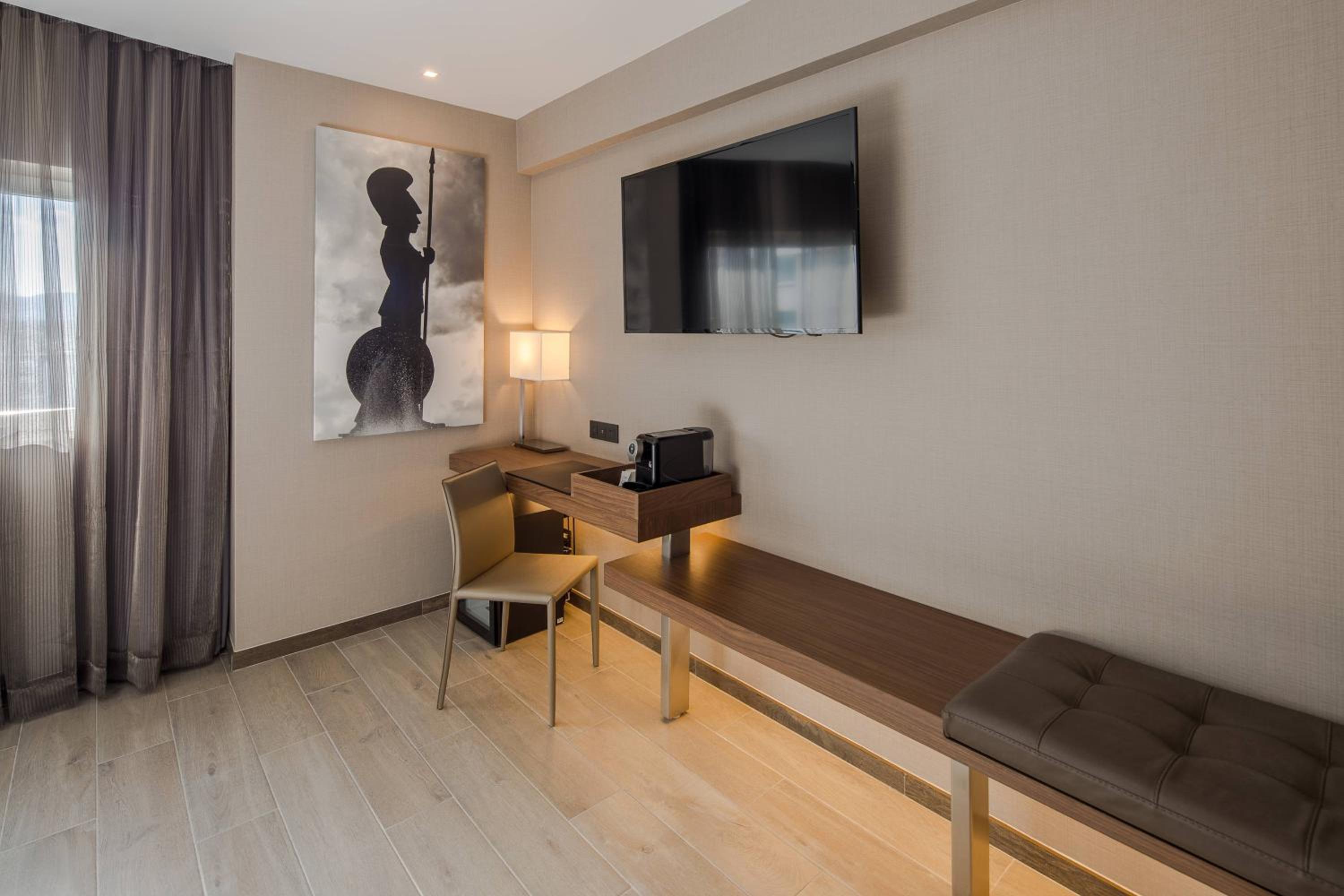 Standard King Room - Photo 4
