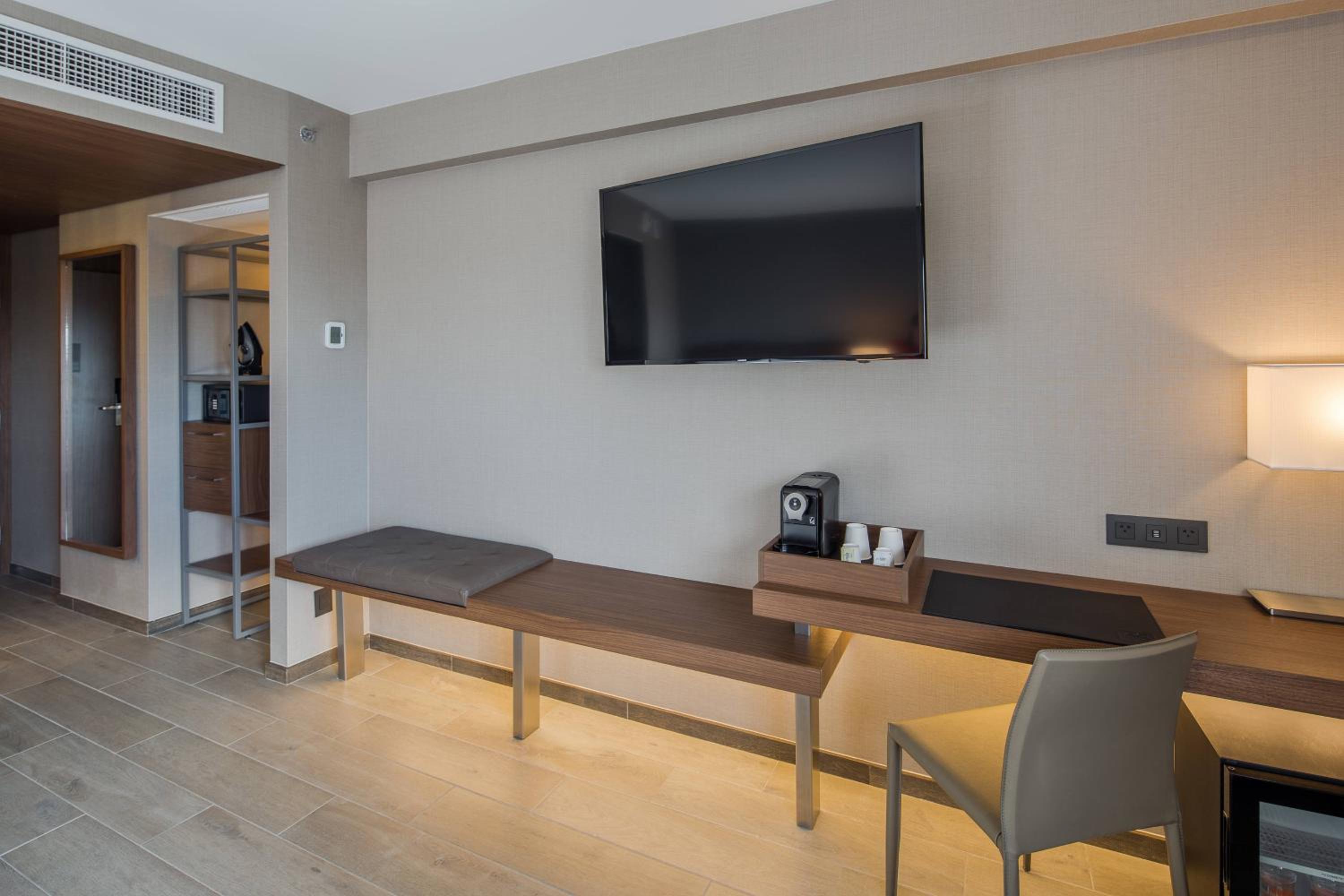 Standard King Room - Photo 1
