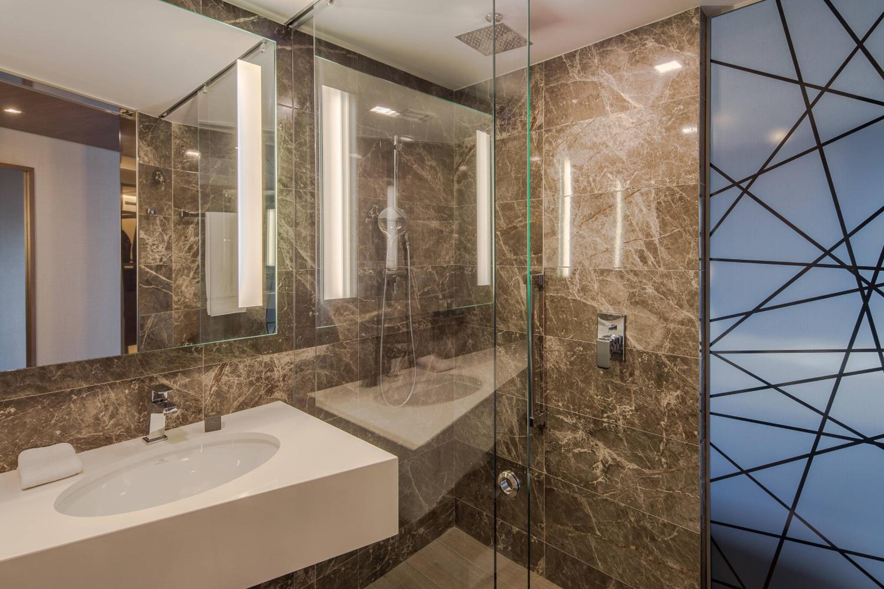 Standard King Room - Photo 5
