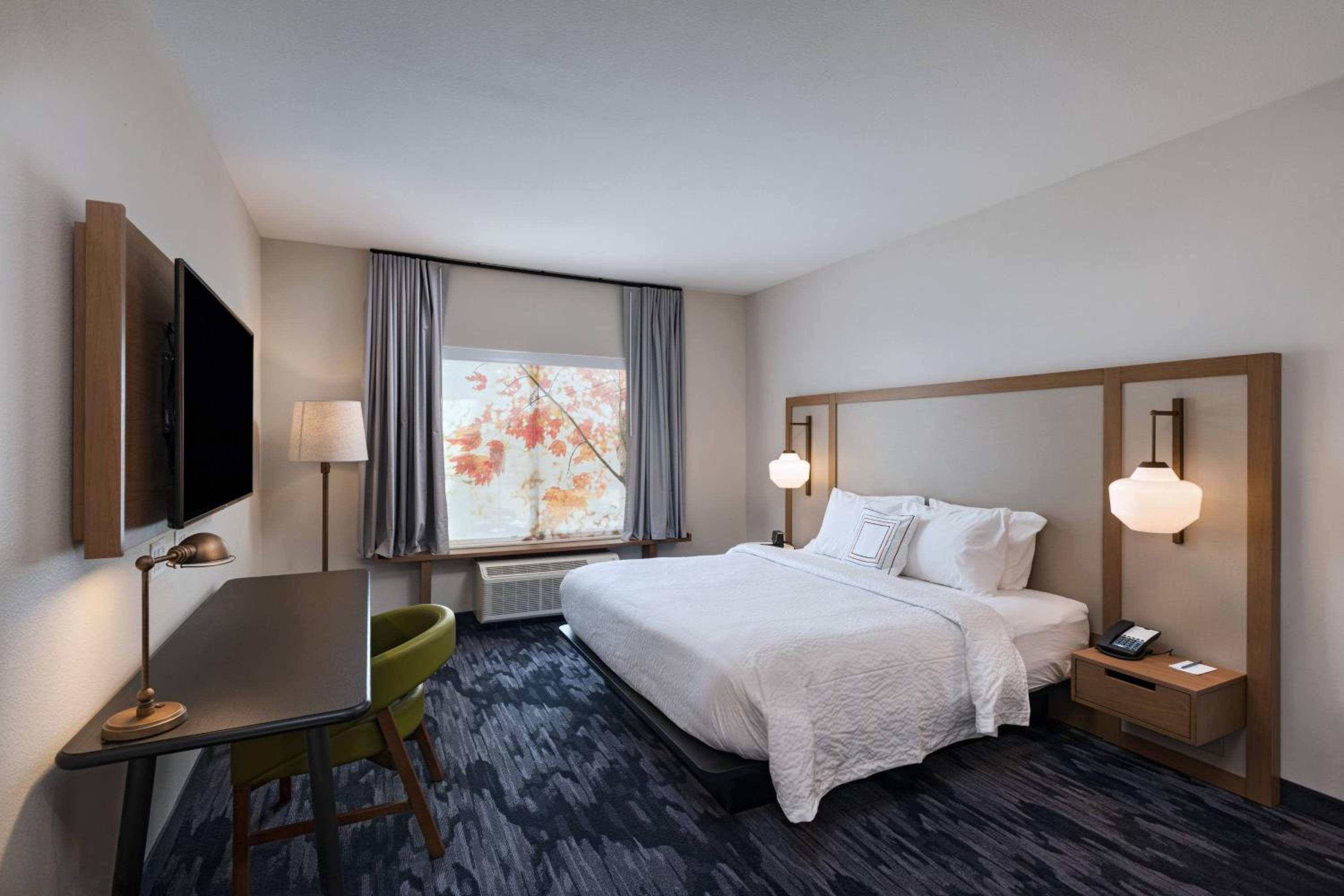 Guest Room, 1 King - Photo 1