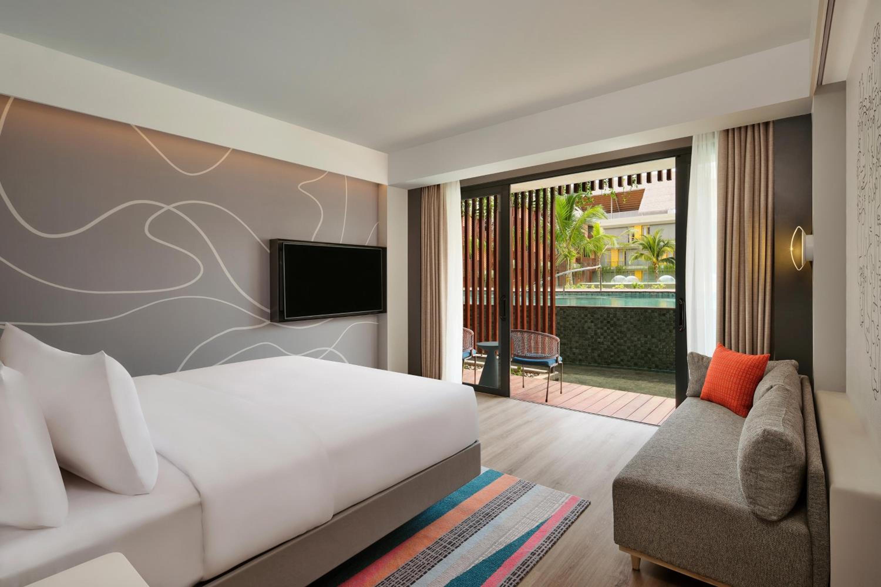 Aloft Pool Terrace, 1 King Bed (maximum capacity 3 adults)