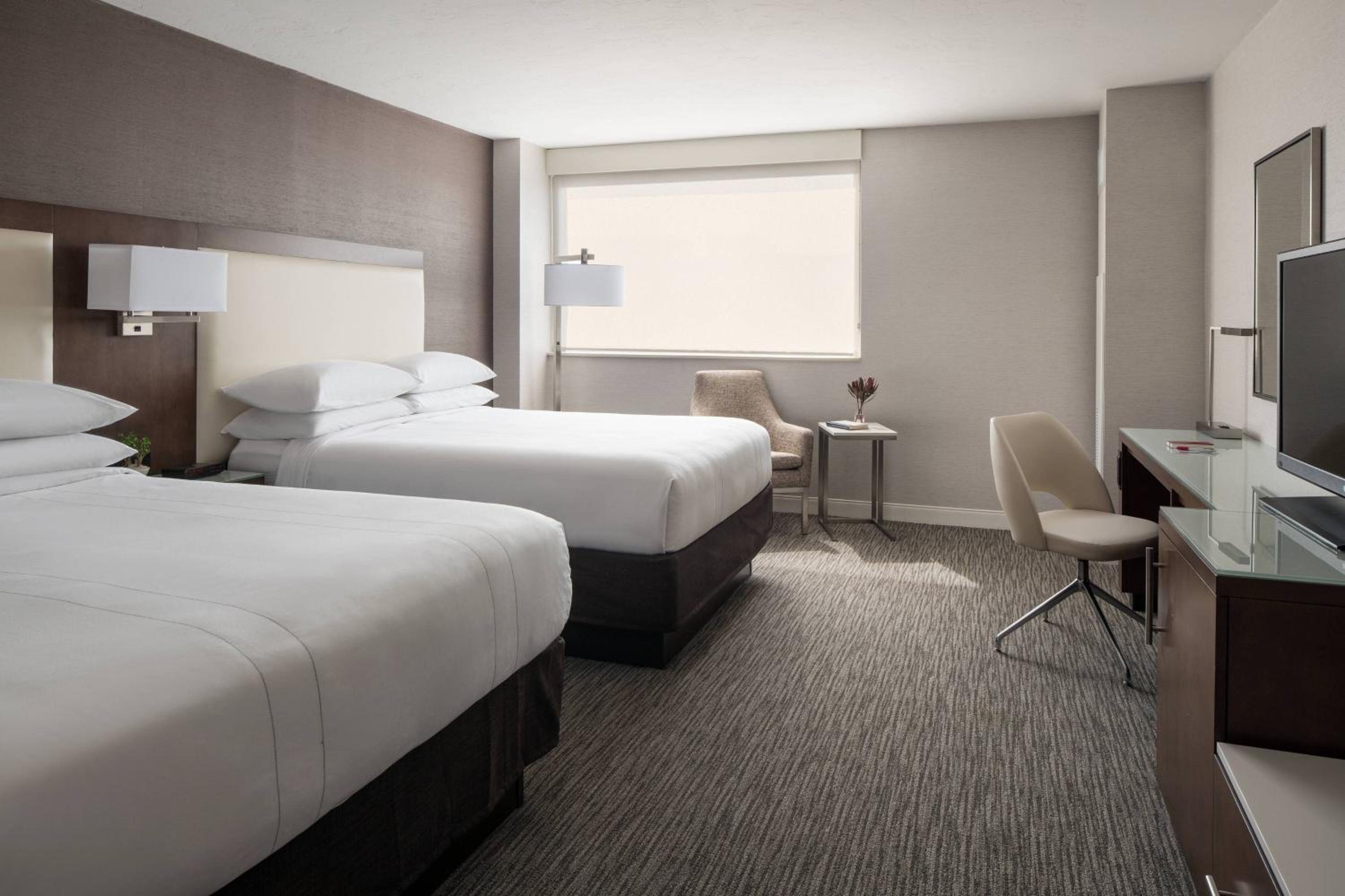 Queen Room with Two Queen Beds - Concierge Level photo 1