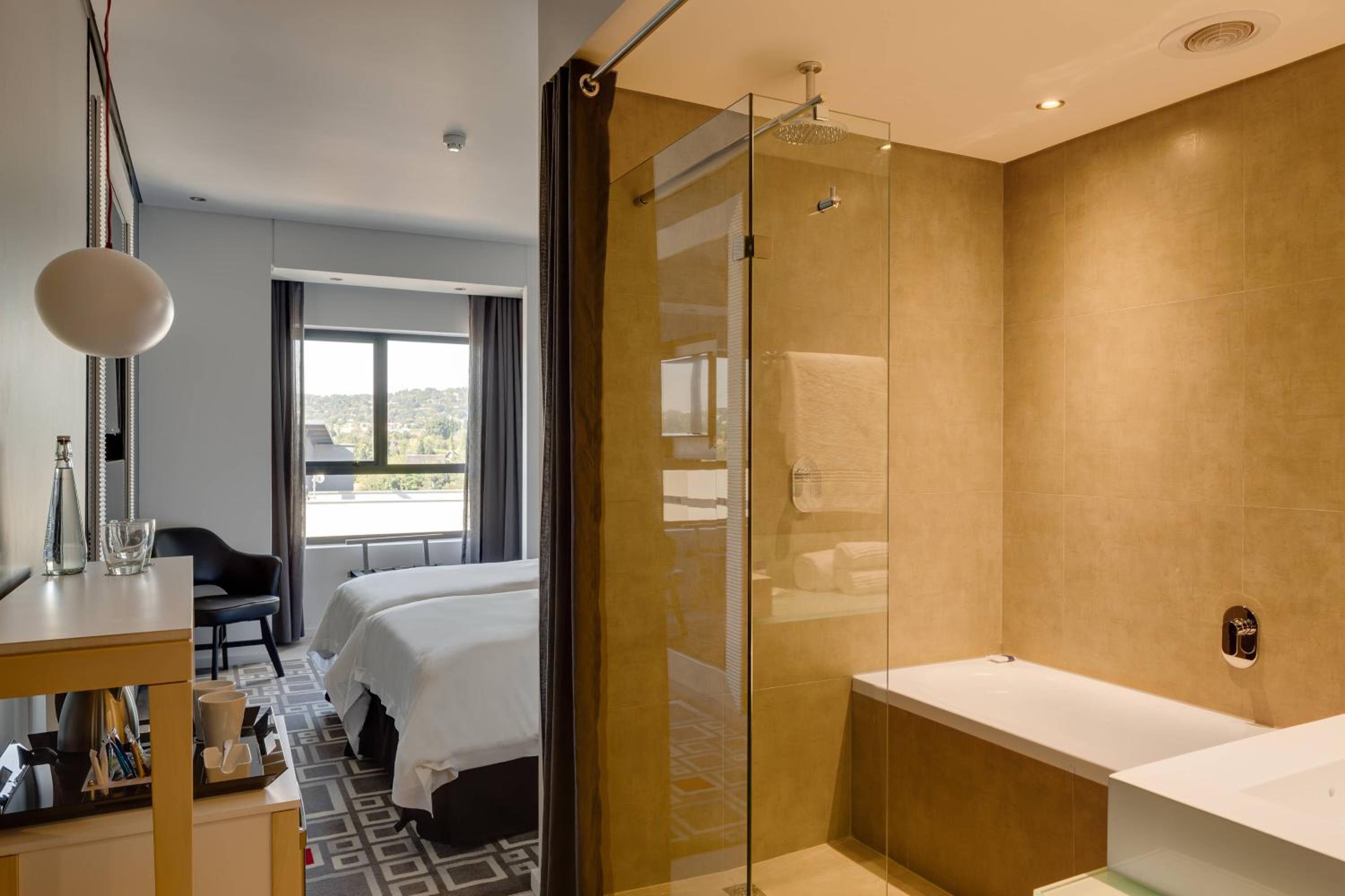 Twin Room thumbnail 5