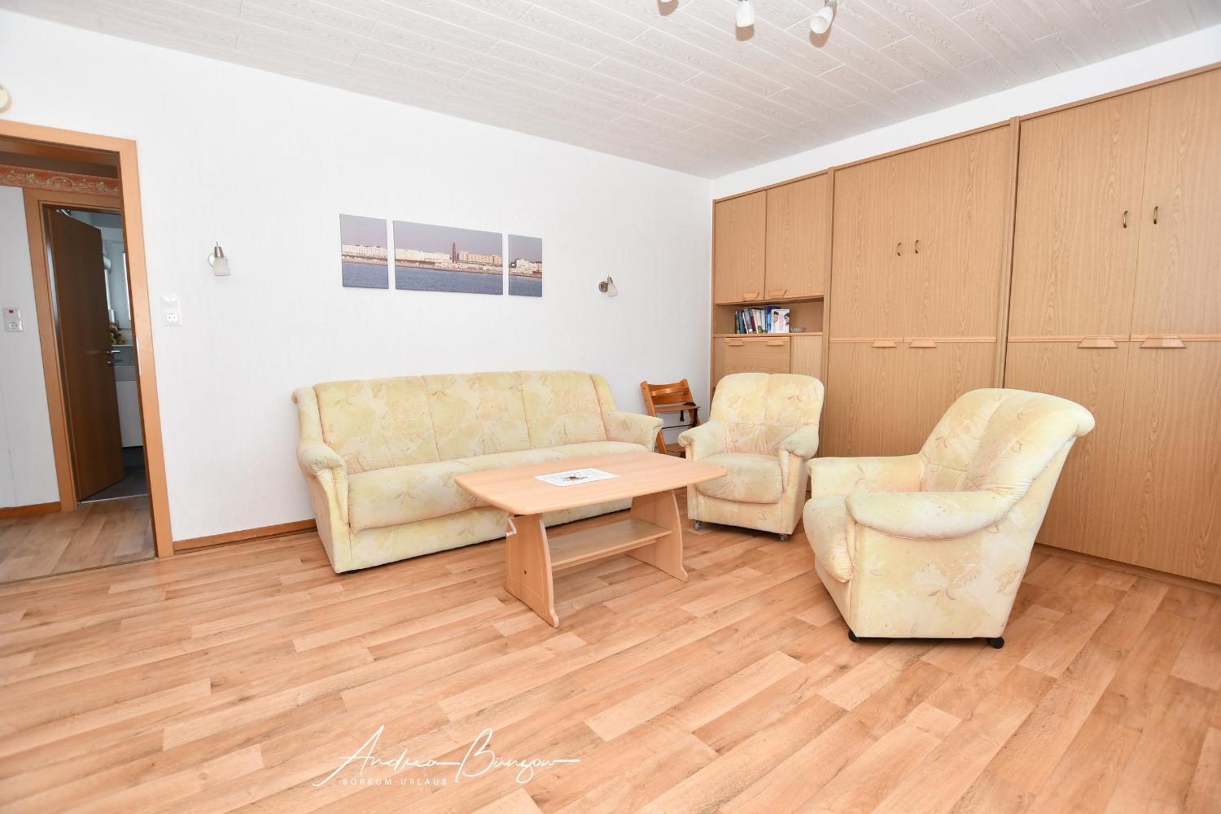 Apartment with Balcony photo 2