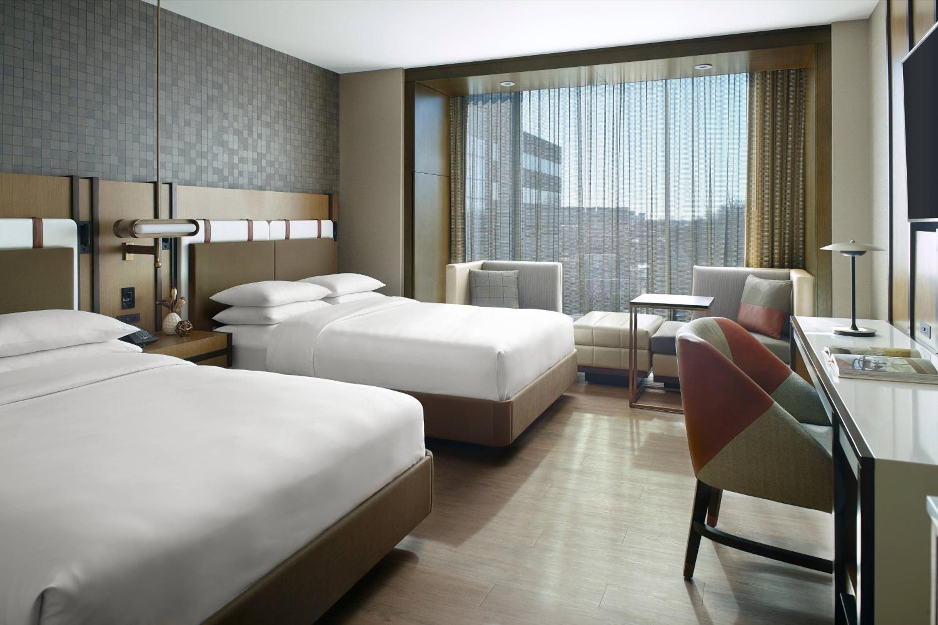 Guest room, 2 Queen, City view - Photo 1