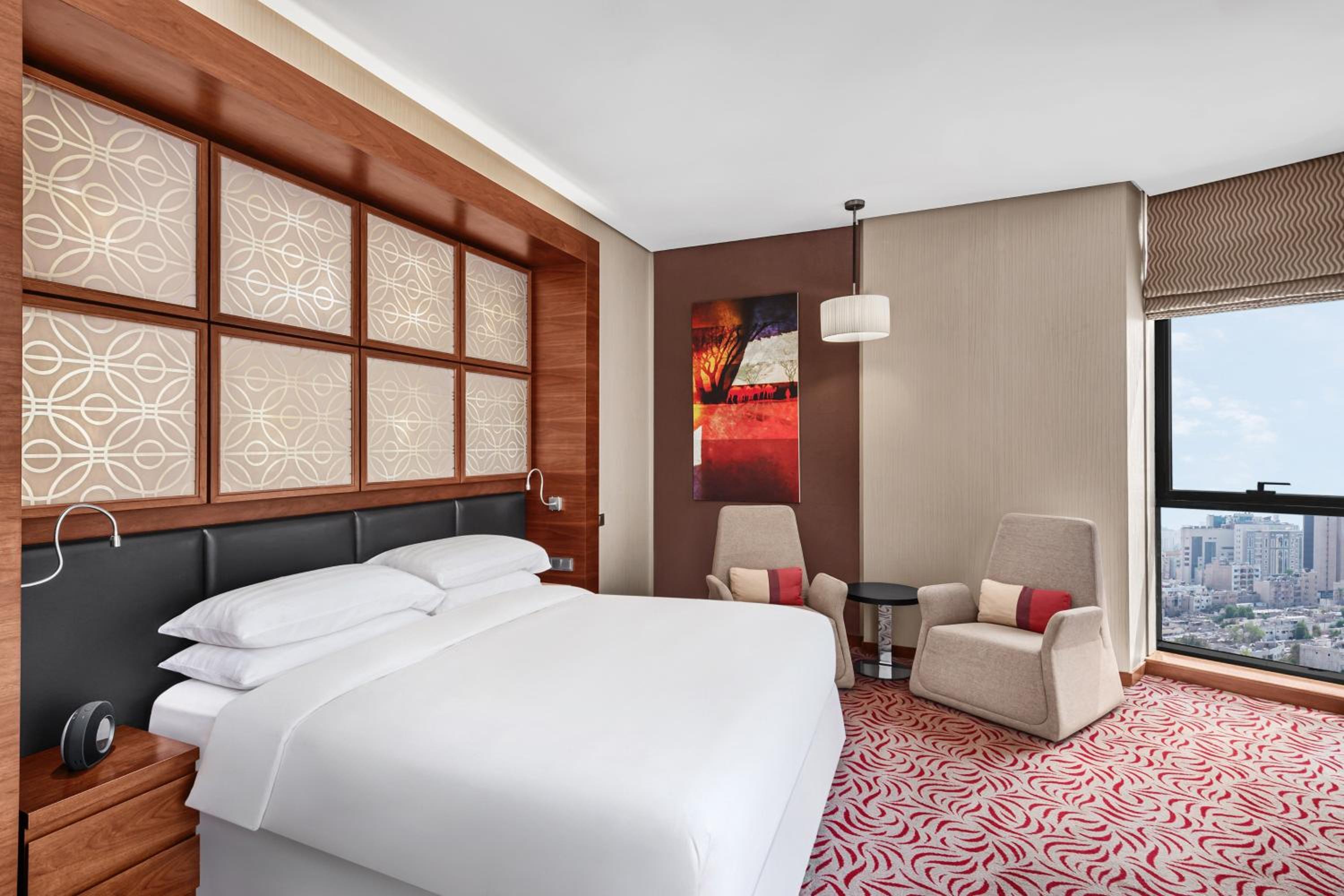  Deluxe Room, 1 King Bed photo 3