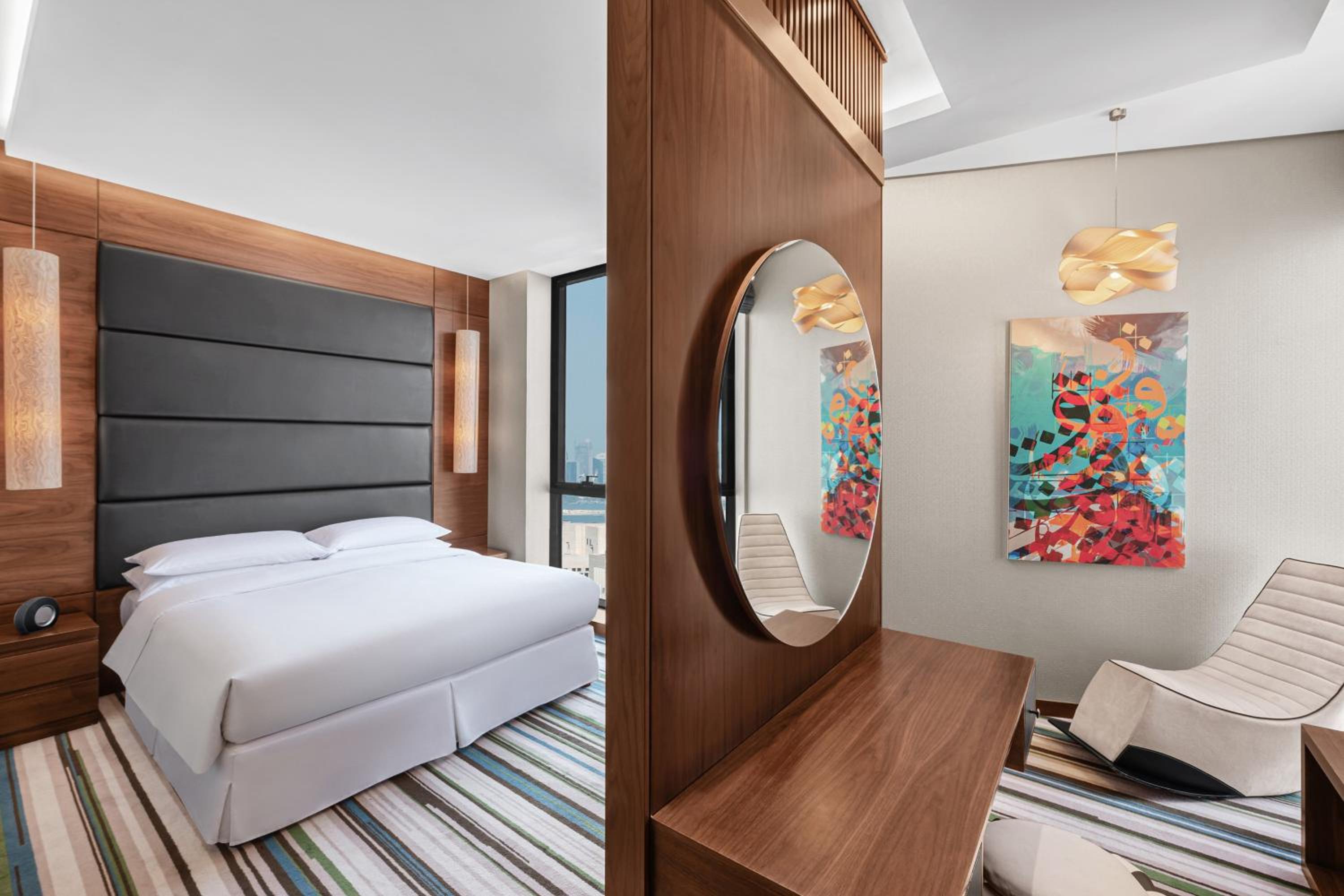 Business Suite (1 King Bed) photo 2
