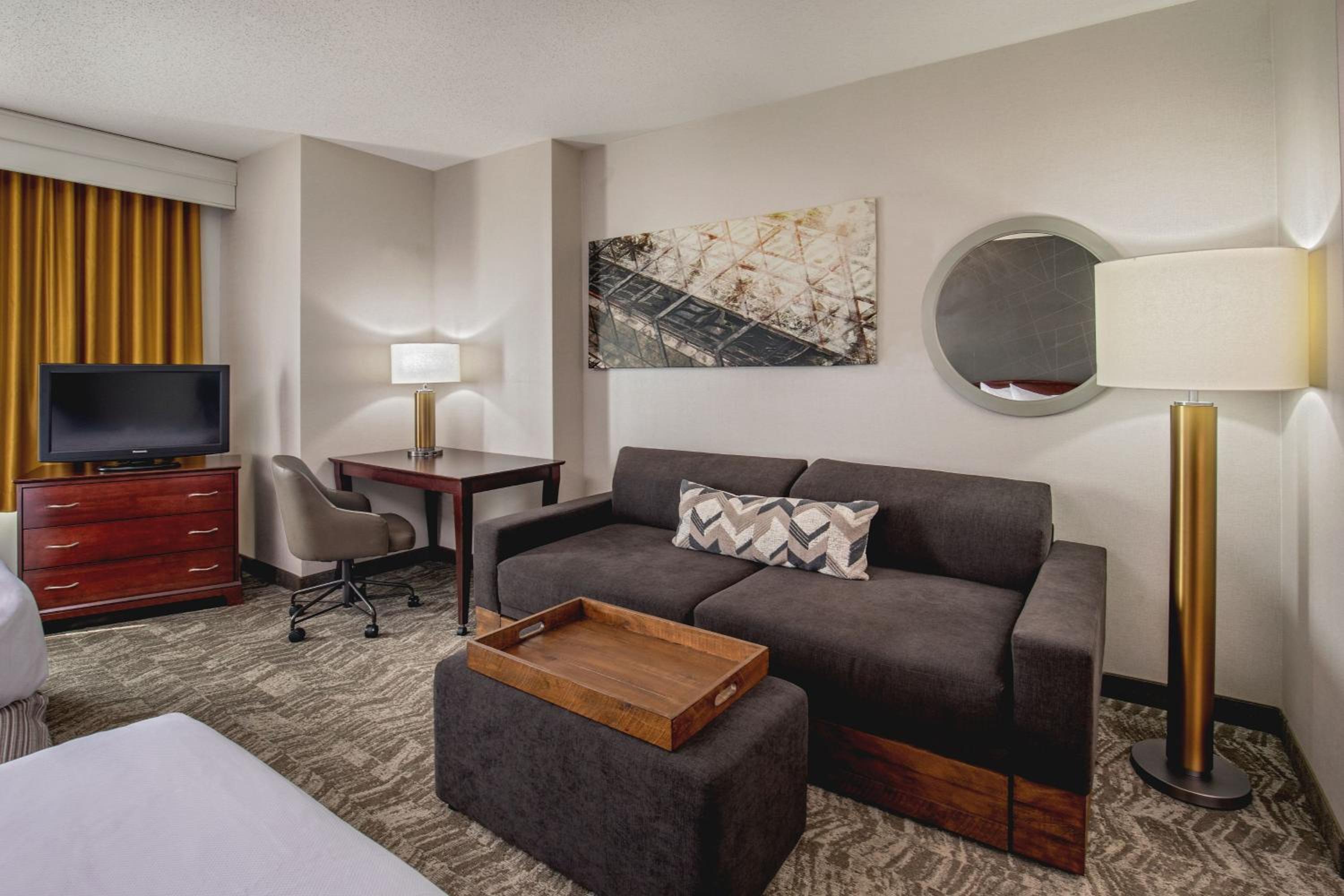 Double Suite with Two Double Beds, Bathtub and Trundle Sofa - Mobility Access/Hearing Accessible - Photo 2