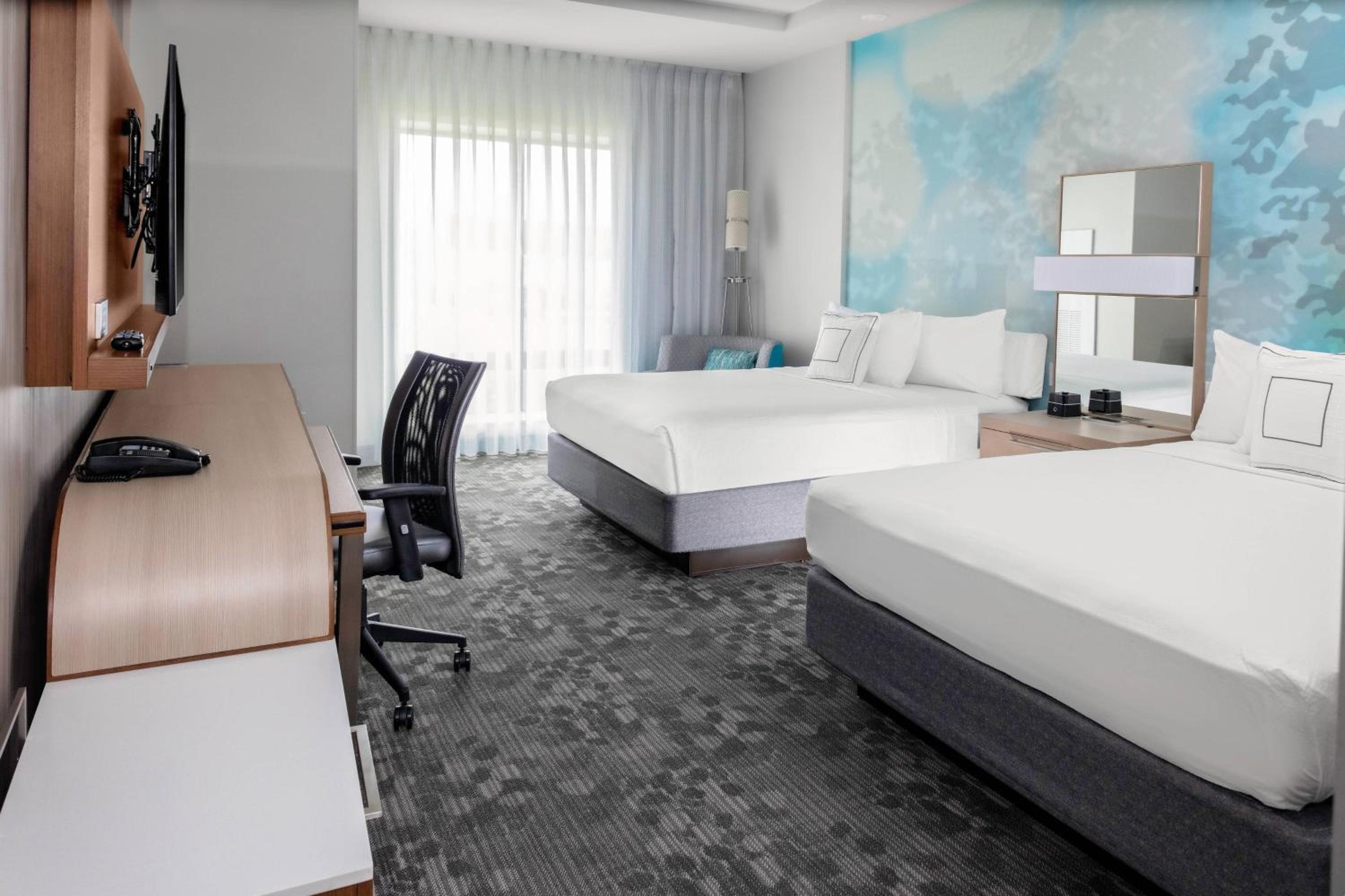 Queen Room with Two Queen Beds - Hearing Accessible