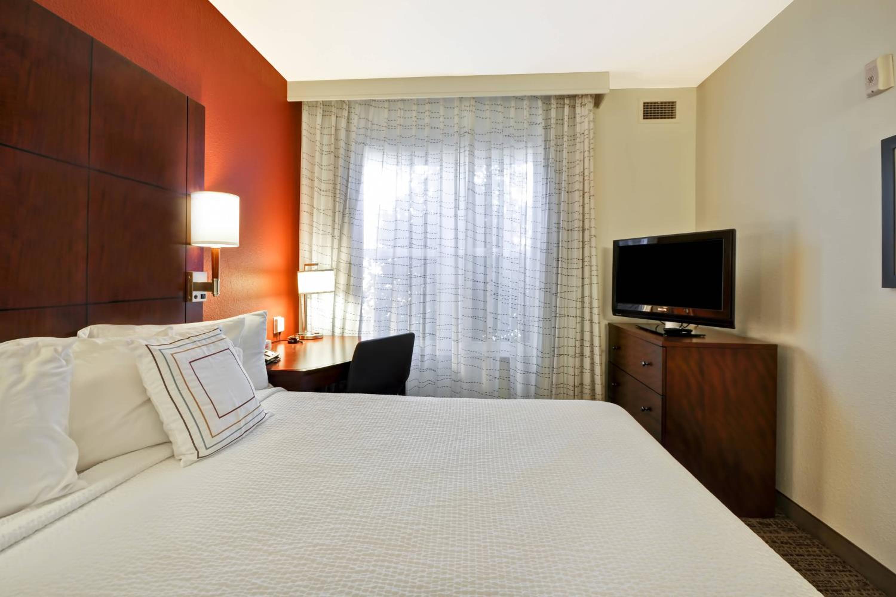 Two-Bedroom Suite - Photo 2