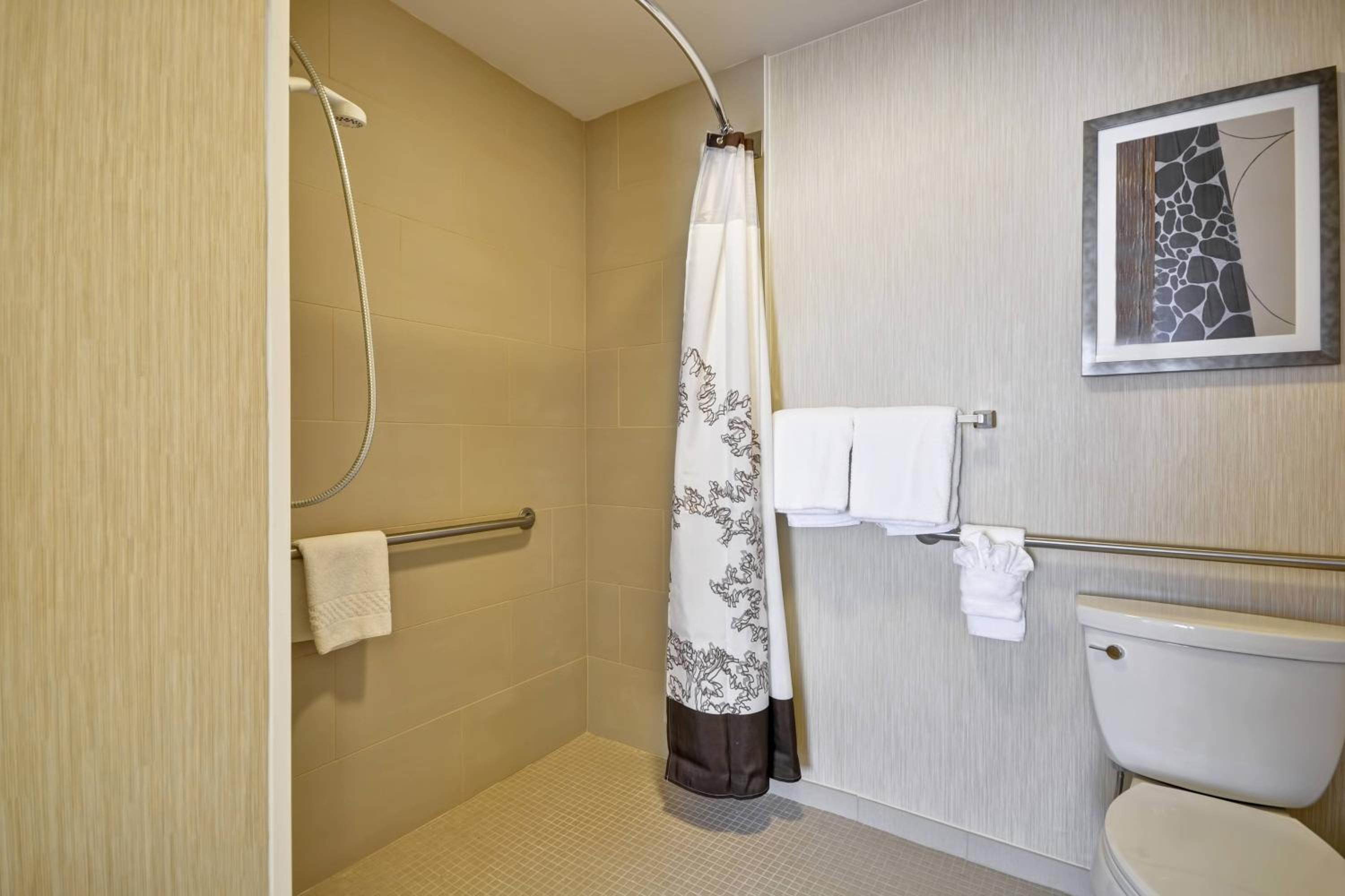 Two-Bedroom Suite - Photo 5