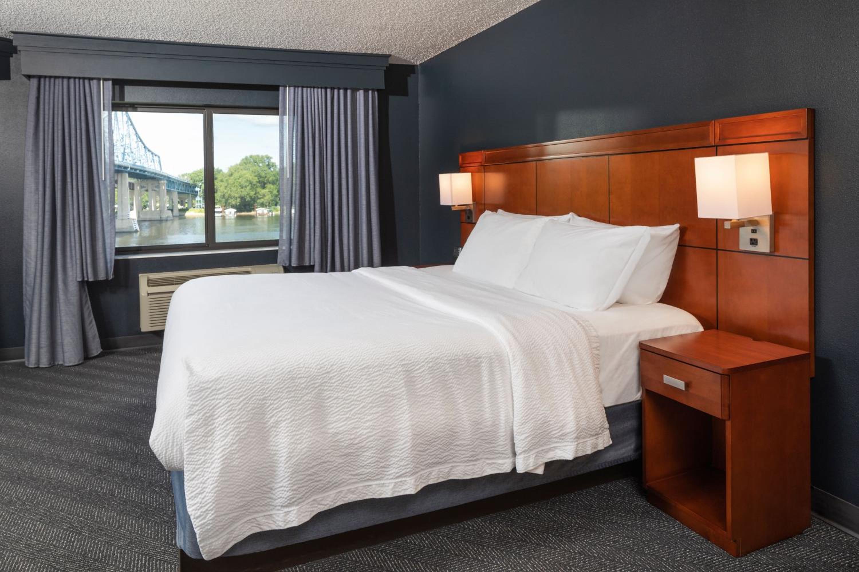Larger Suite, 1 King, Sofa bed, River view, High floor