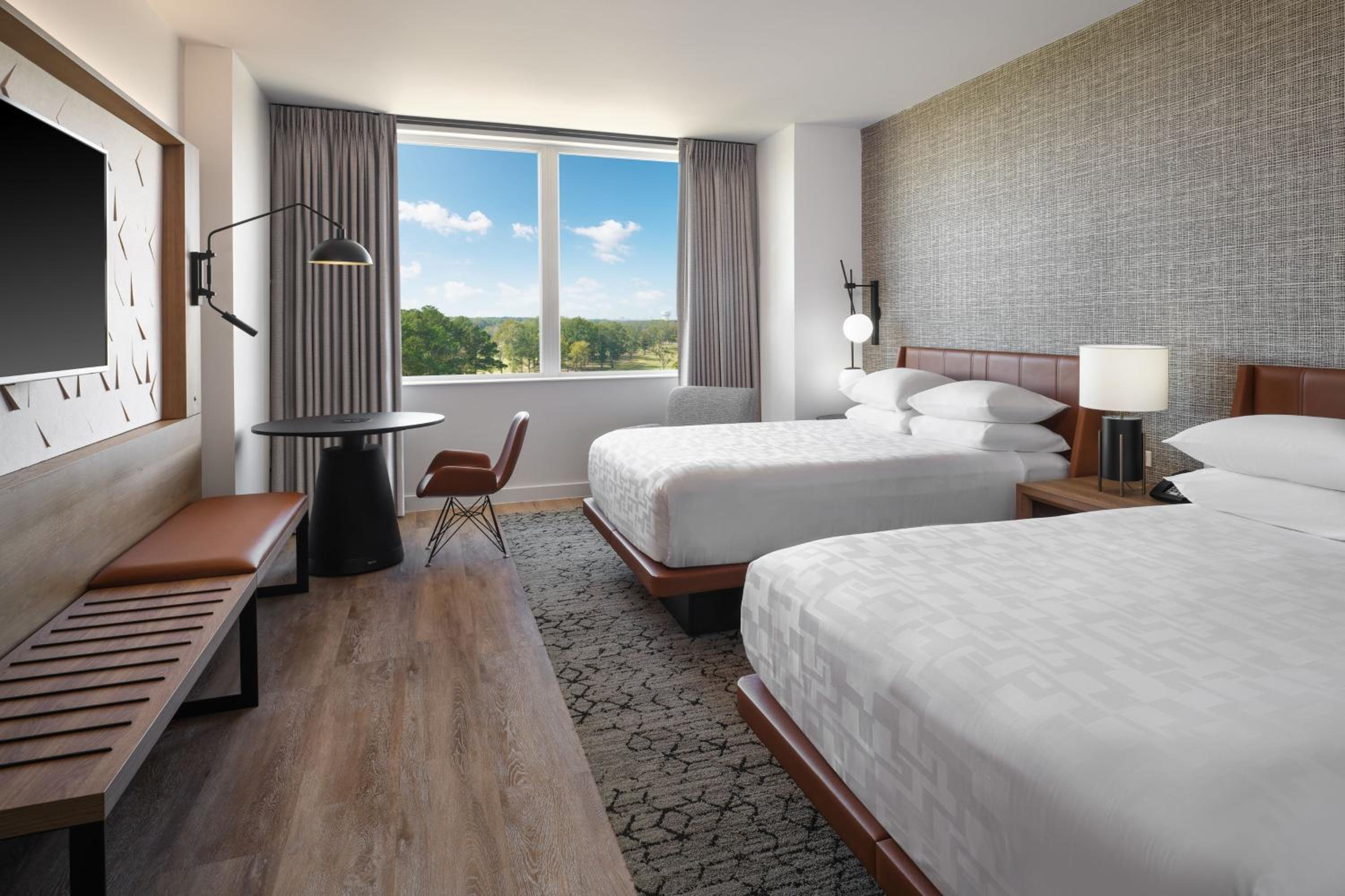 Club lounge access, Guest room with 2 Queen, Golf view