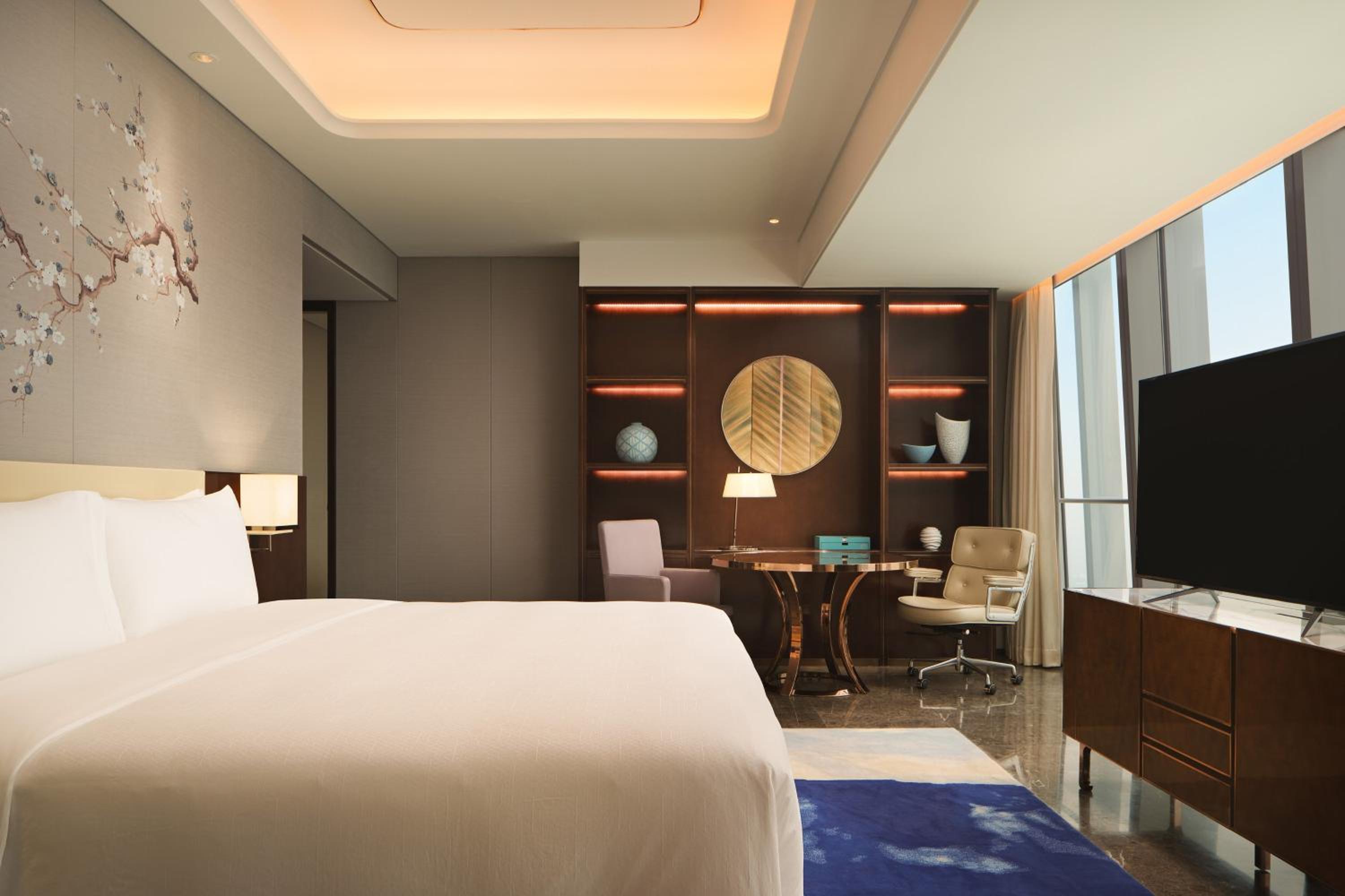 Deluxe Suite with Deluxe Benefit
