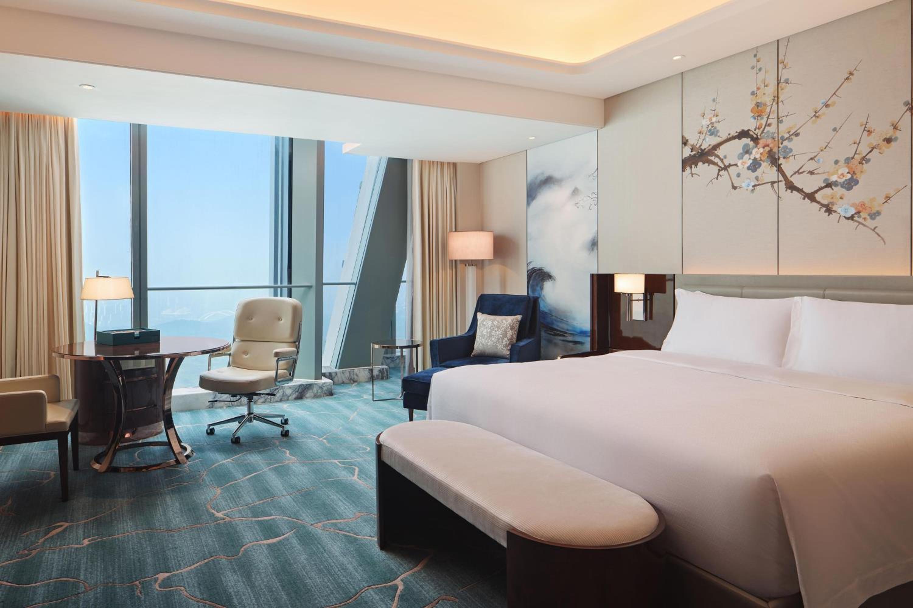 Superior King Room with Mountain View