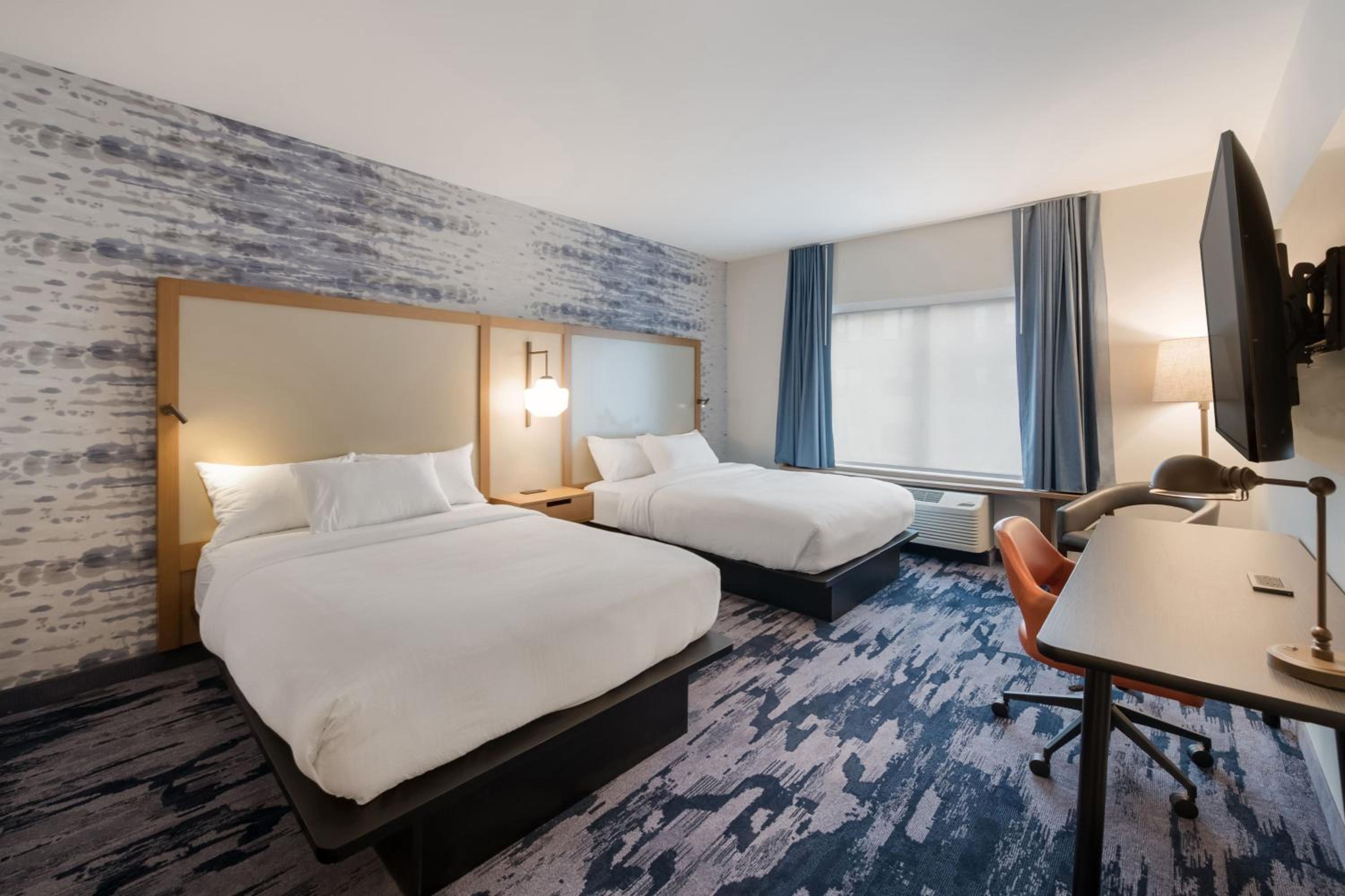 Room with Two Queen Beds - Photo 1