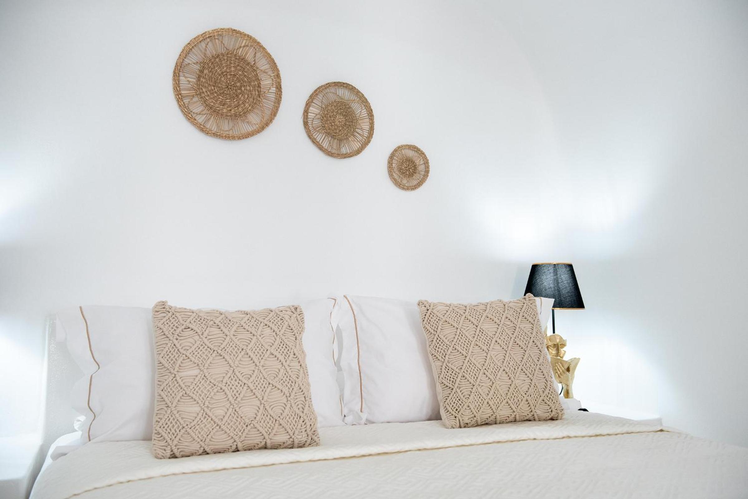 Luxury Two-Bedroom Cave Villa with outdoor Hot Tub, Sea and Sunset View