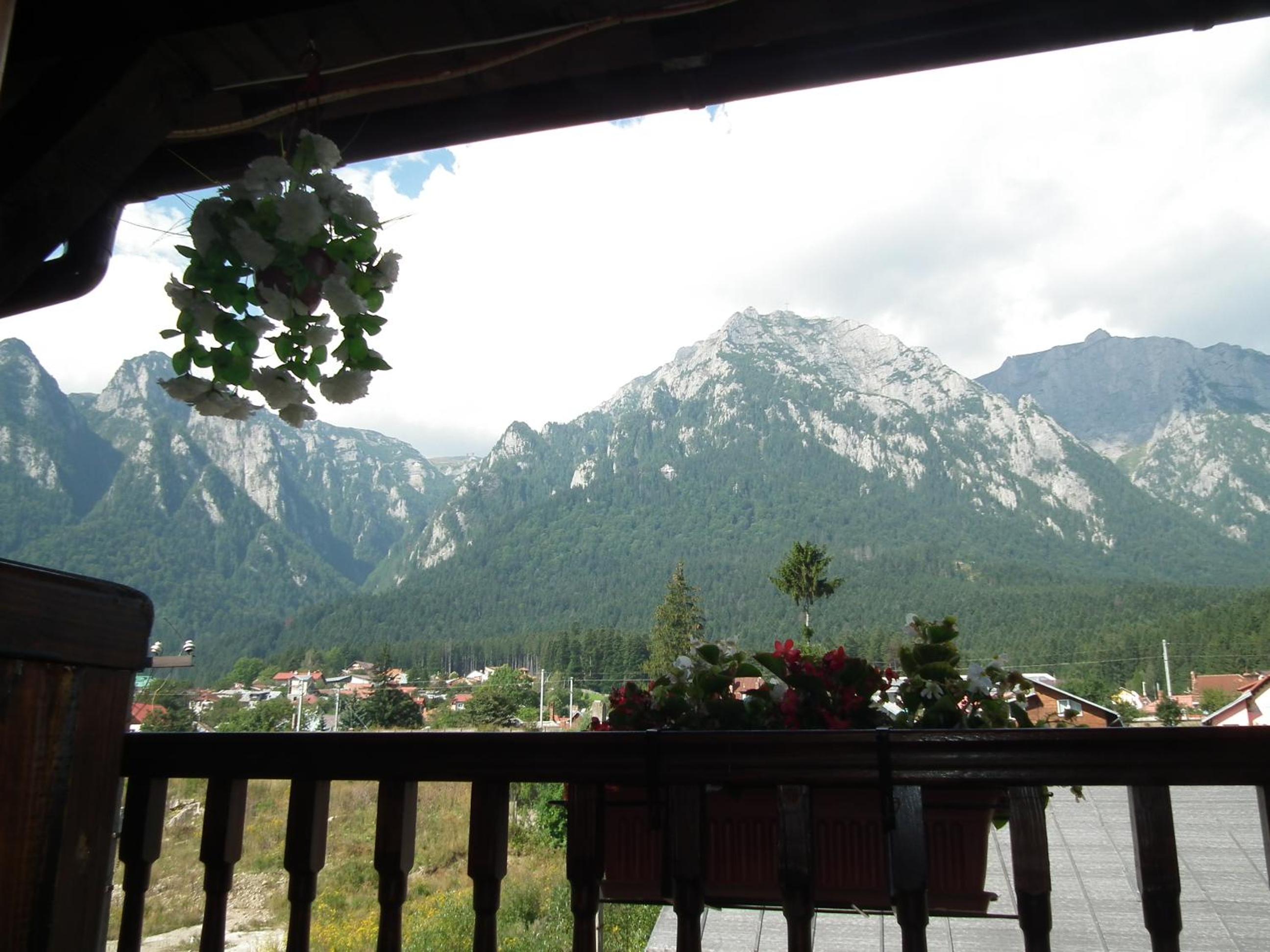 Double Room with Mountain View - Photo 2