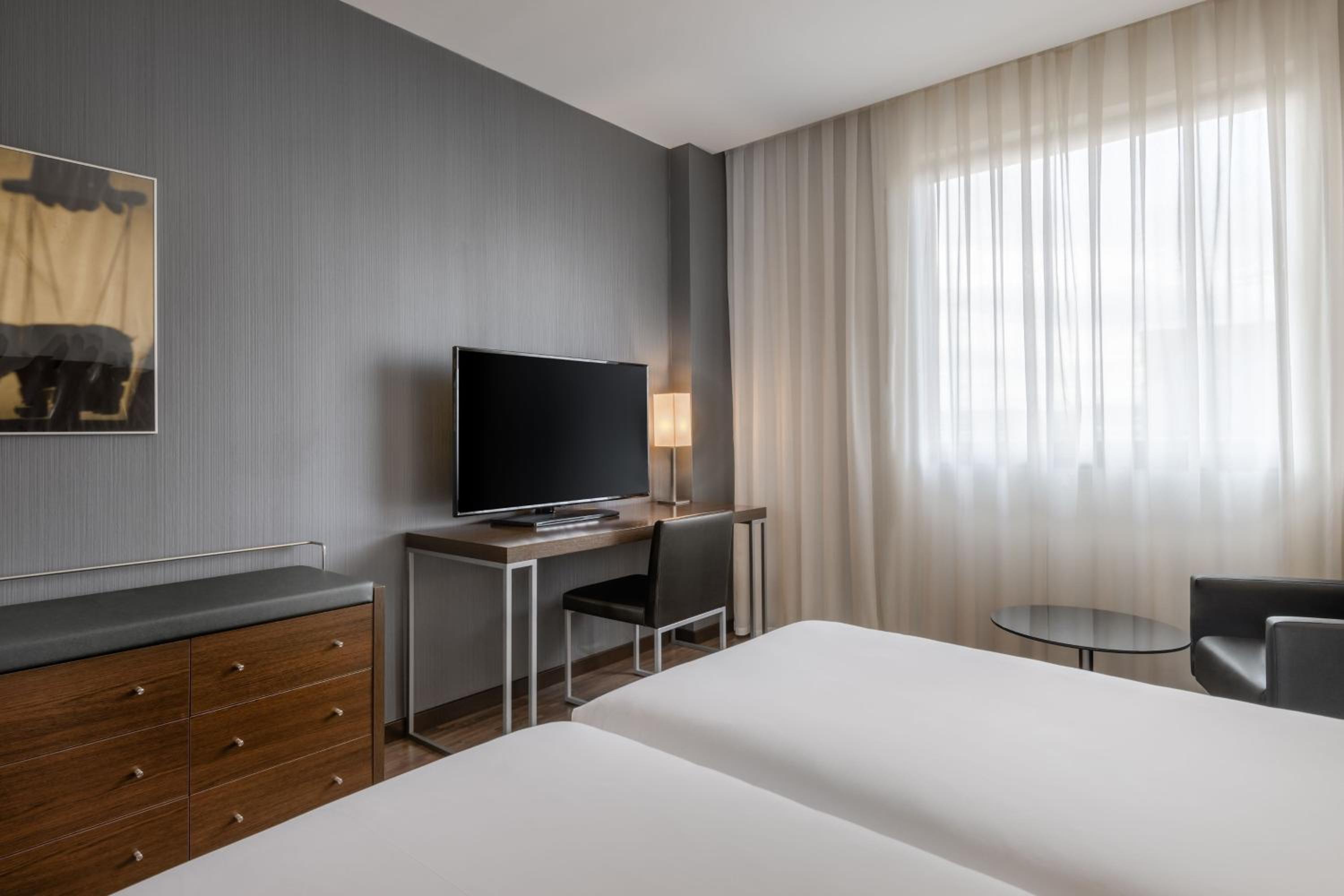Standard Twin Room - Photo 4