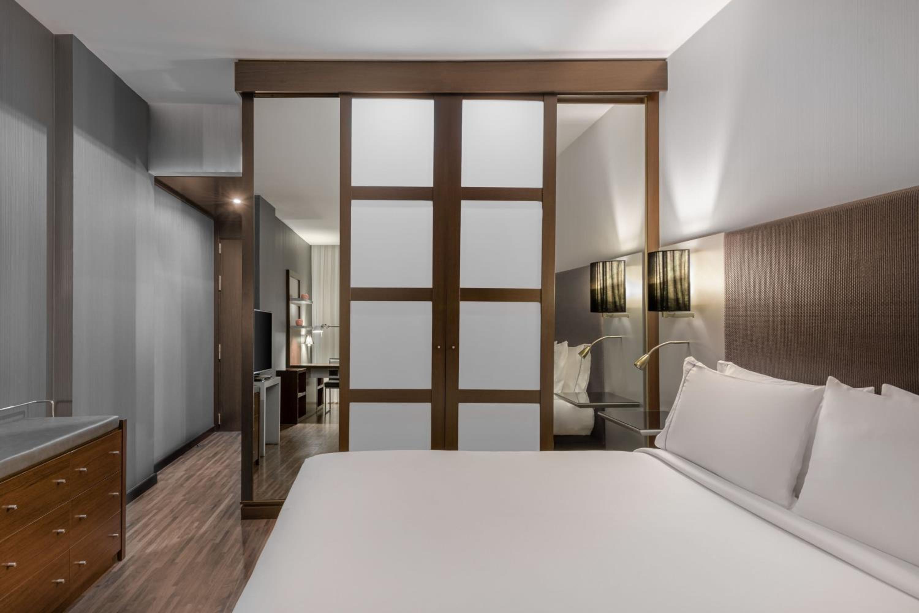Superior King Room - Photo 9