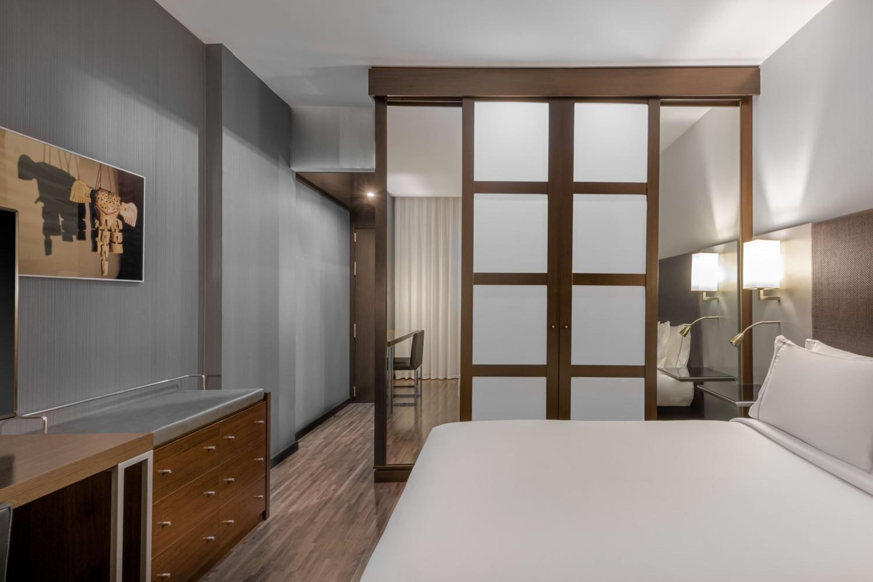 Standard Room, Guest room, 1 Queen - Photo 2