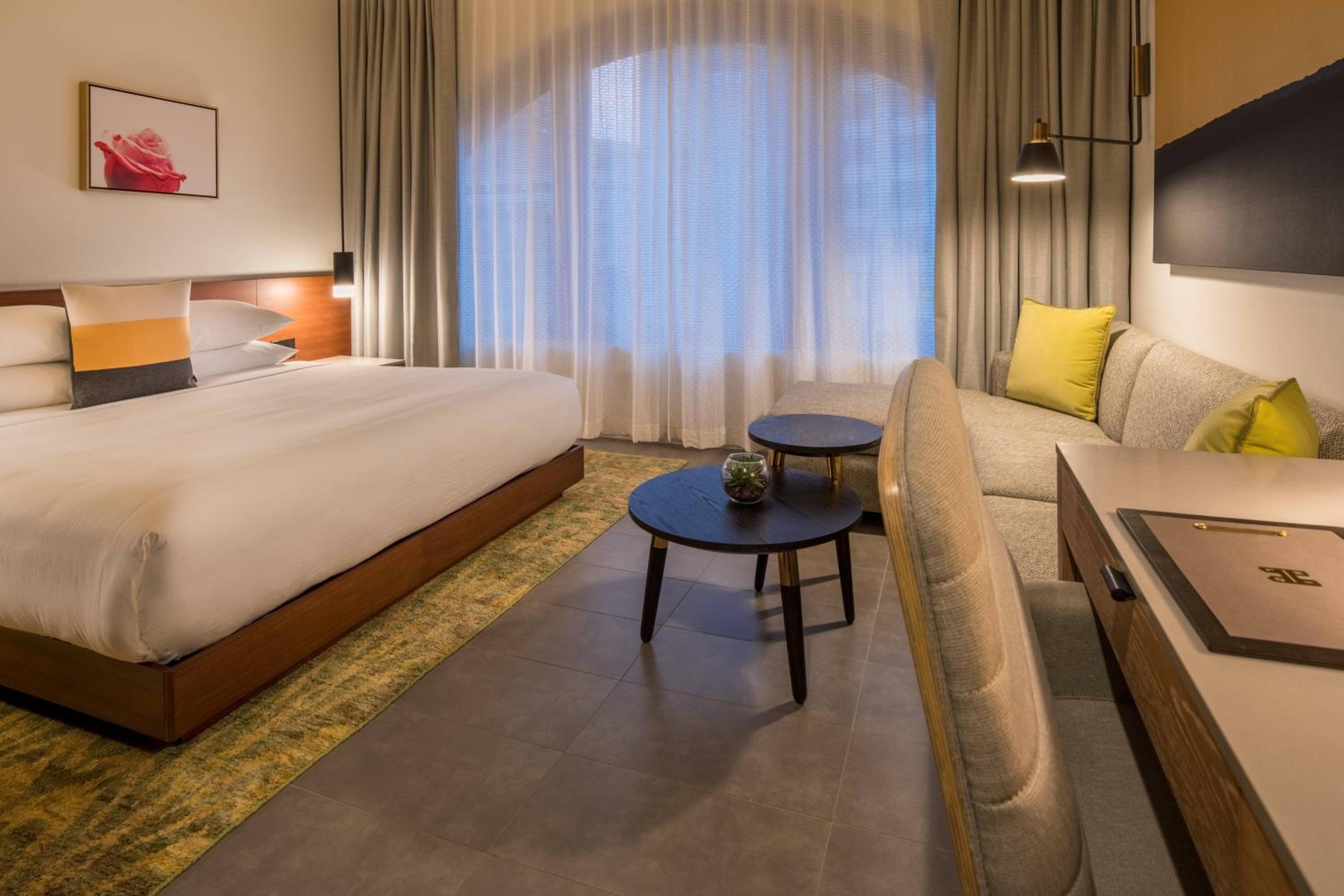 Premium King Room with City View - Photo 2