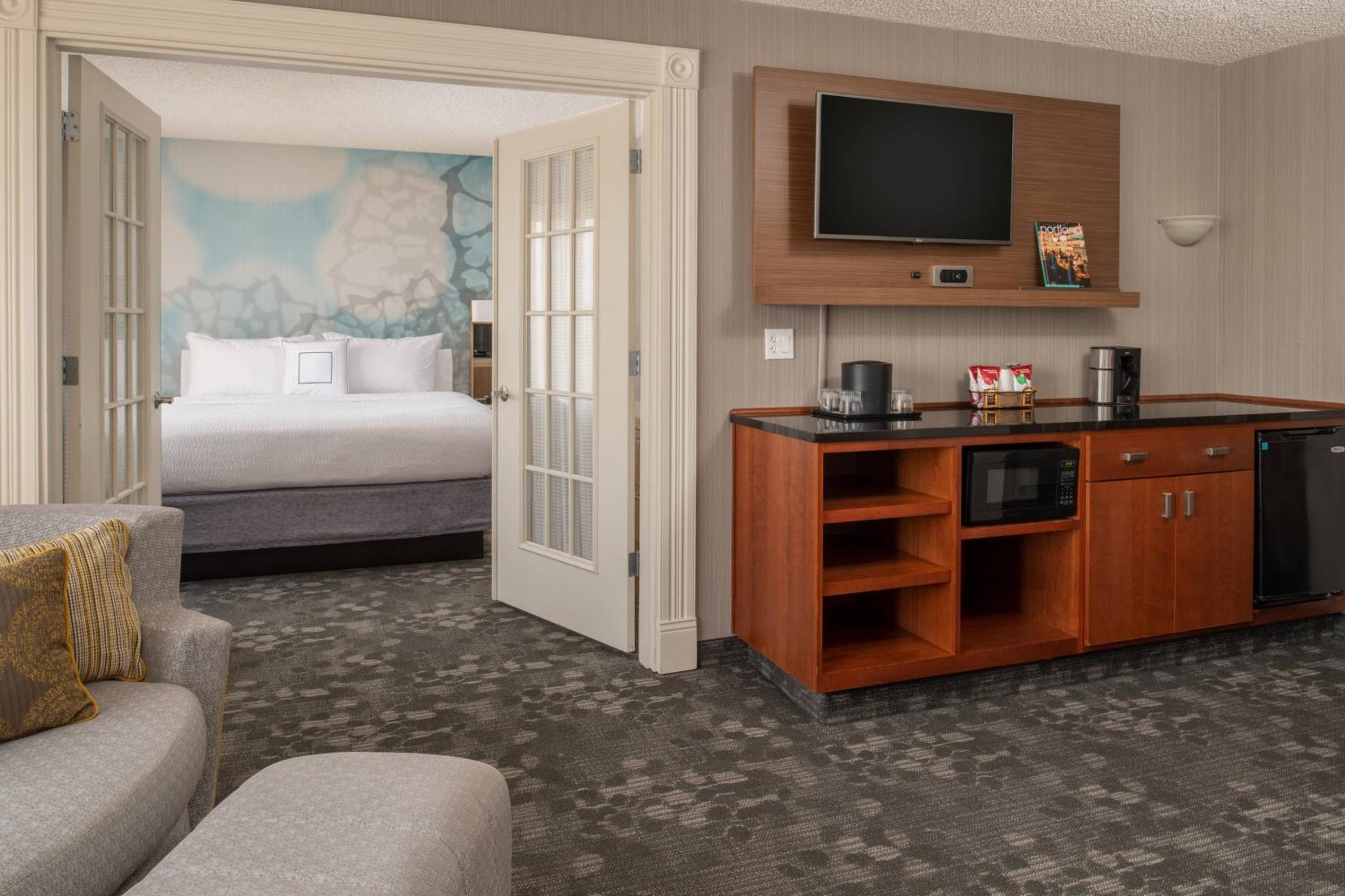 One-Bedroom Suite - Photo 1