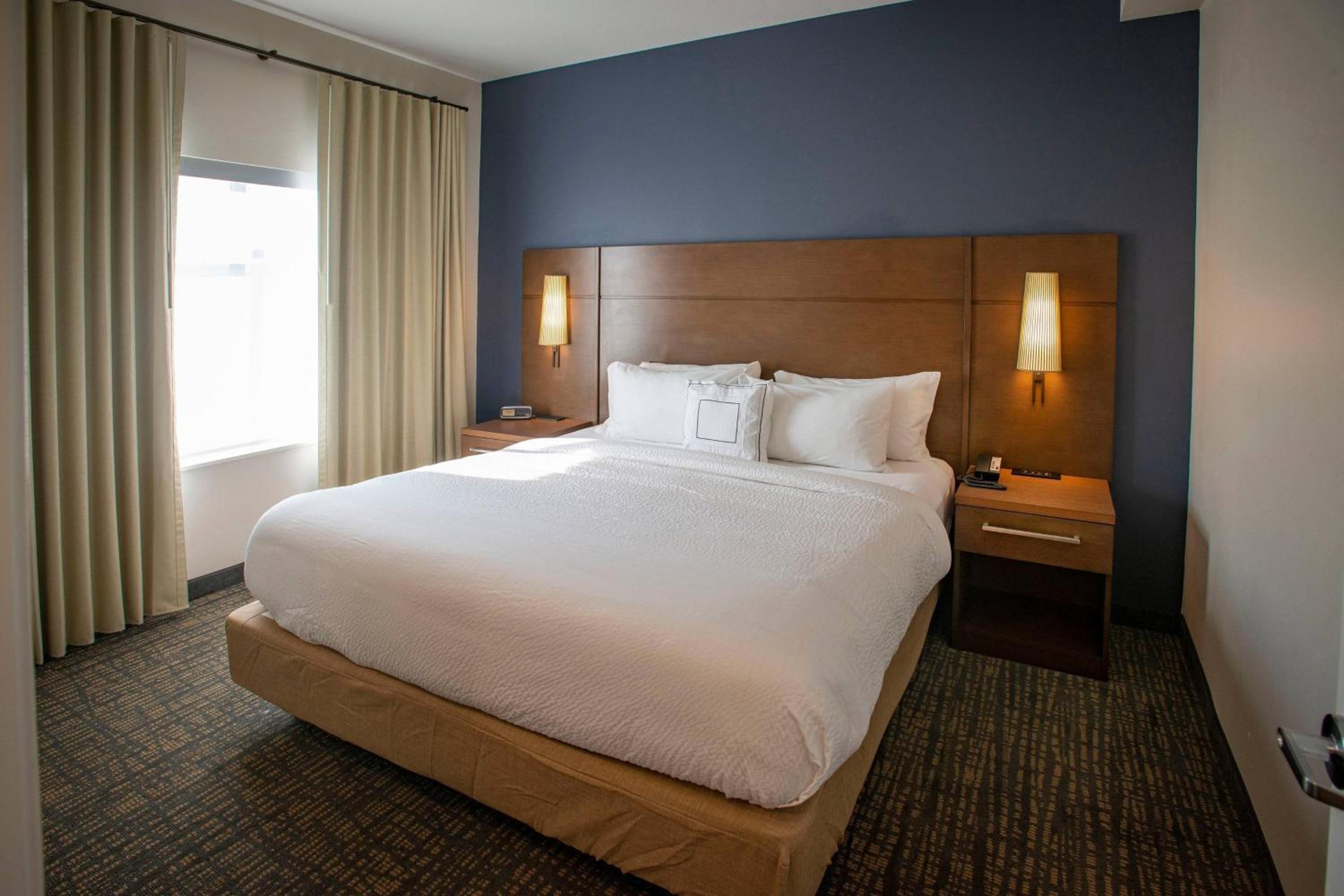 One-Bedroom King Suite with Sofa Bed - Hearing Accessible photo 3