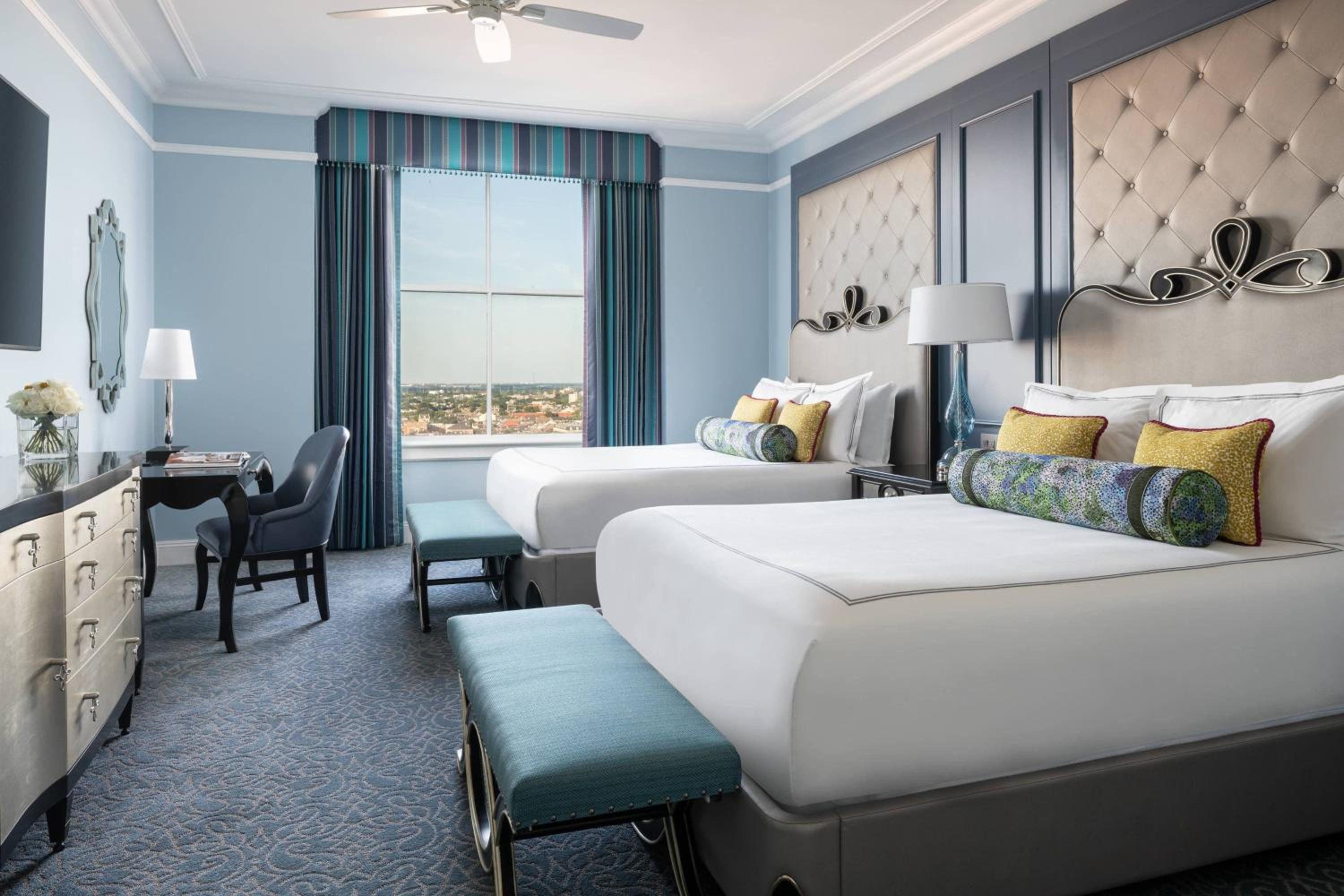 Premium Suite, 1 Bedroom Larger Suite, 2 Queen, Sofa bed - Photo 3