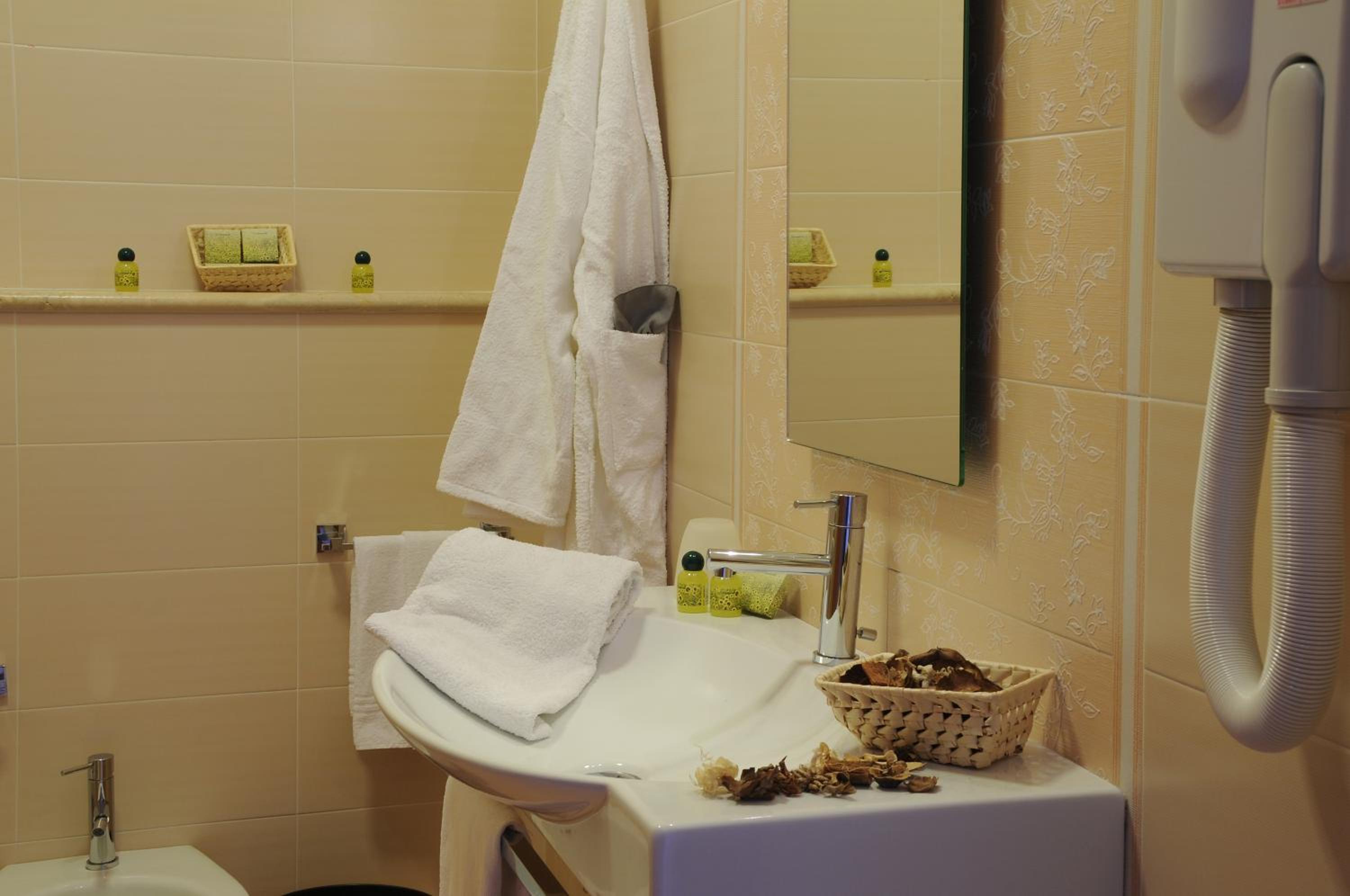 Triple Room - Photo 7