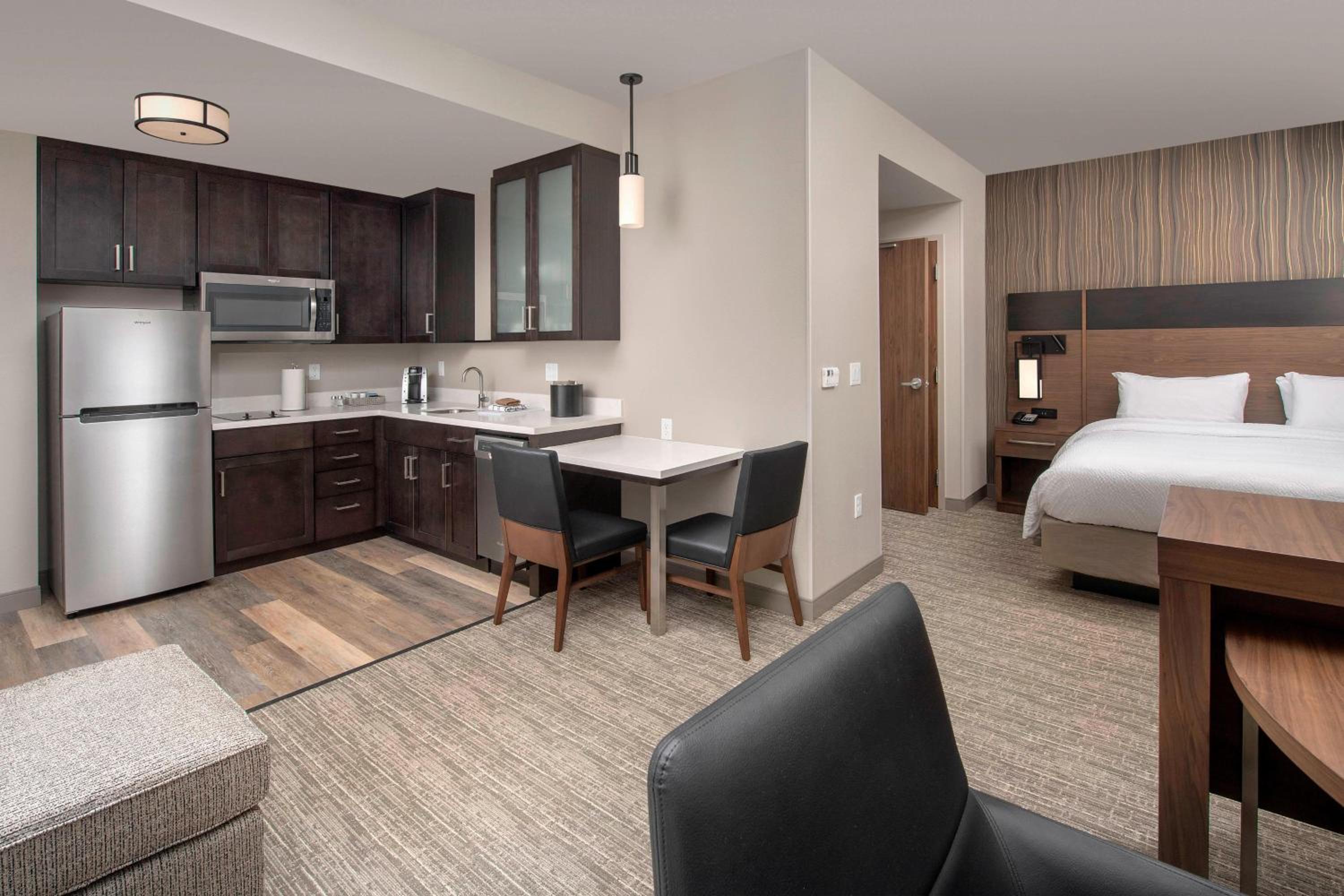 Studio with Two Queen Beds and Sofa Bed - Hearing Accessible photo 3