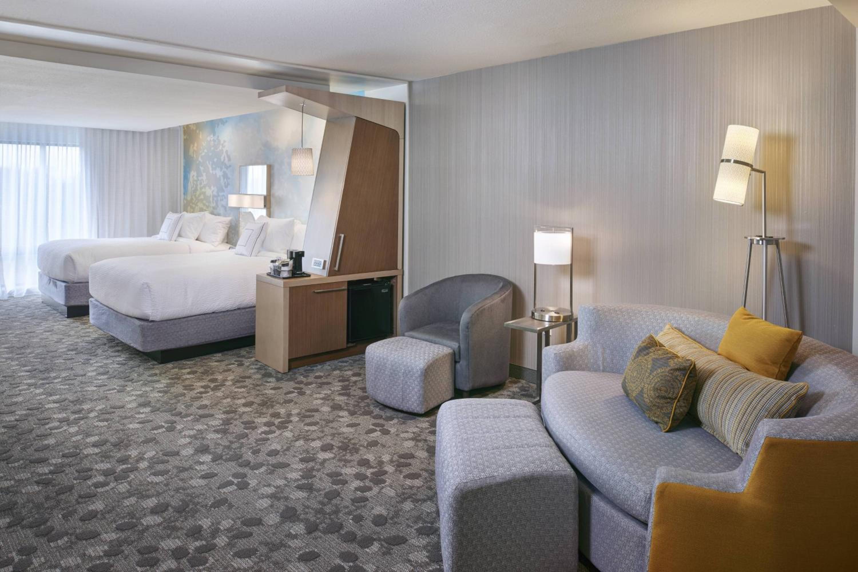 Queen Suite with Sofa Bed and Roll-in Shower - Mobility Accessible photo 2
