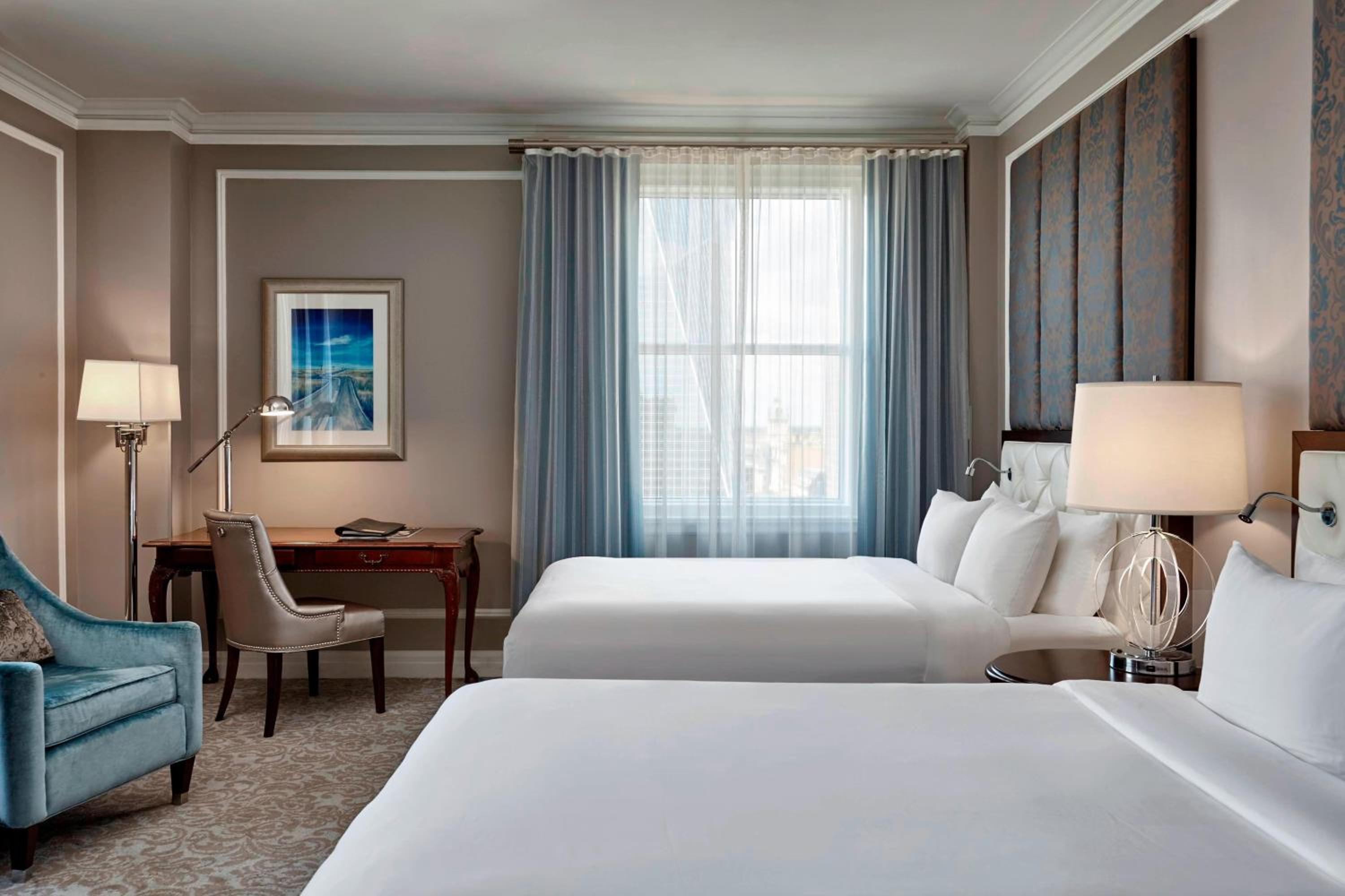 Queen Room with Two Queen Beds - Photo 2