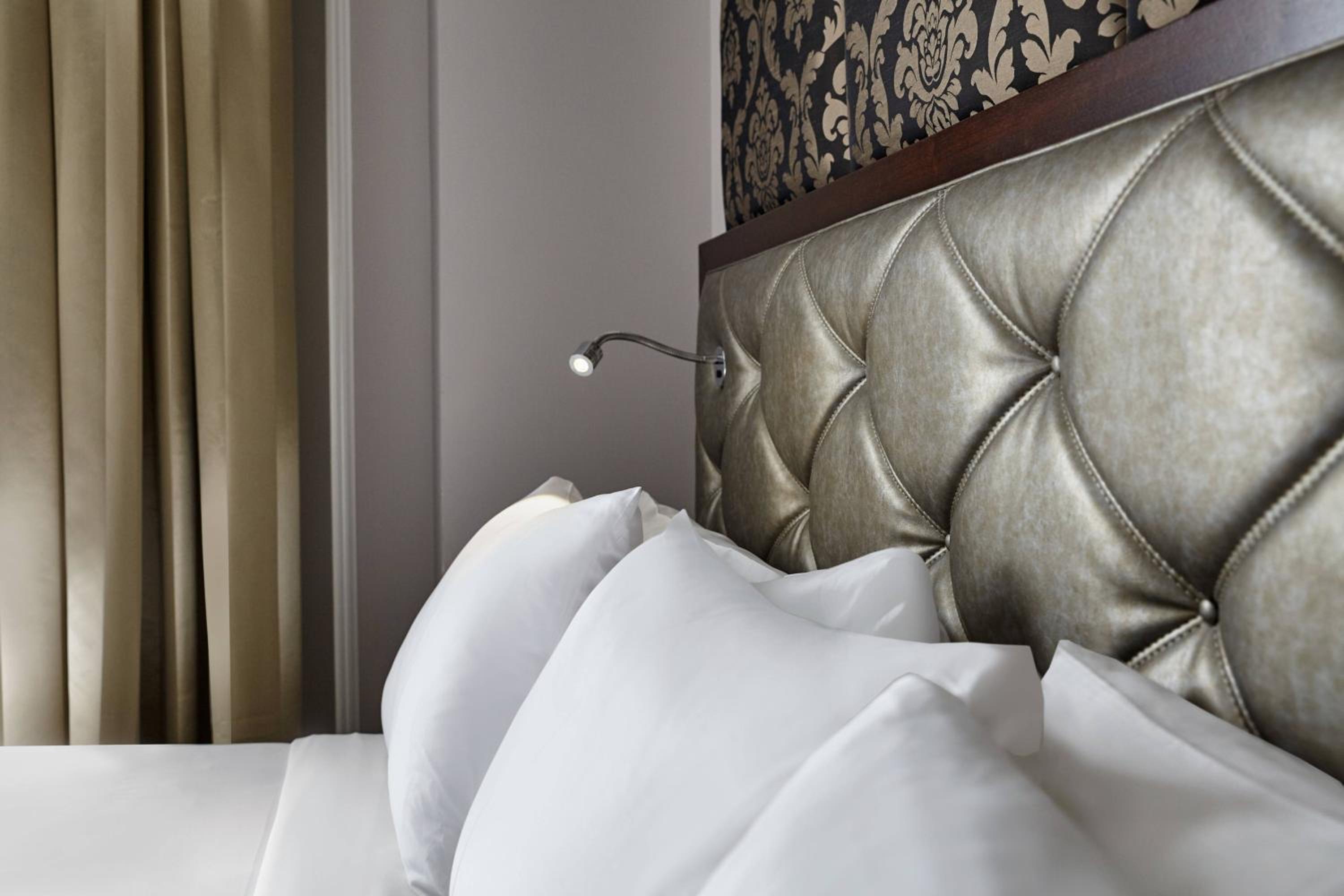 Standard King Room - Photo 3