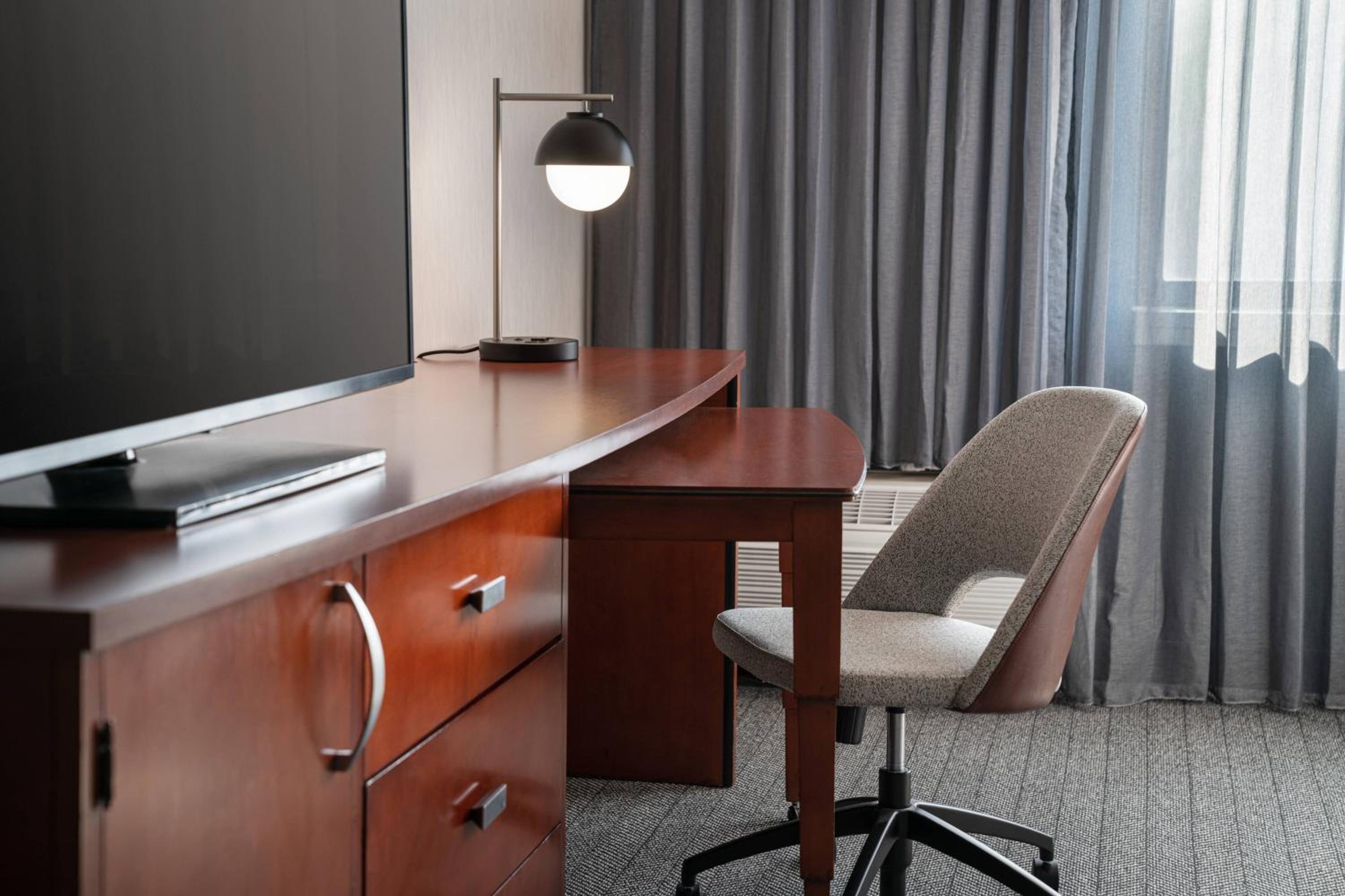 King Room with Sofa Bed - Photo 6