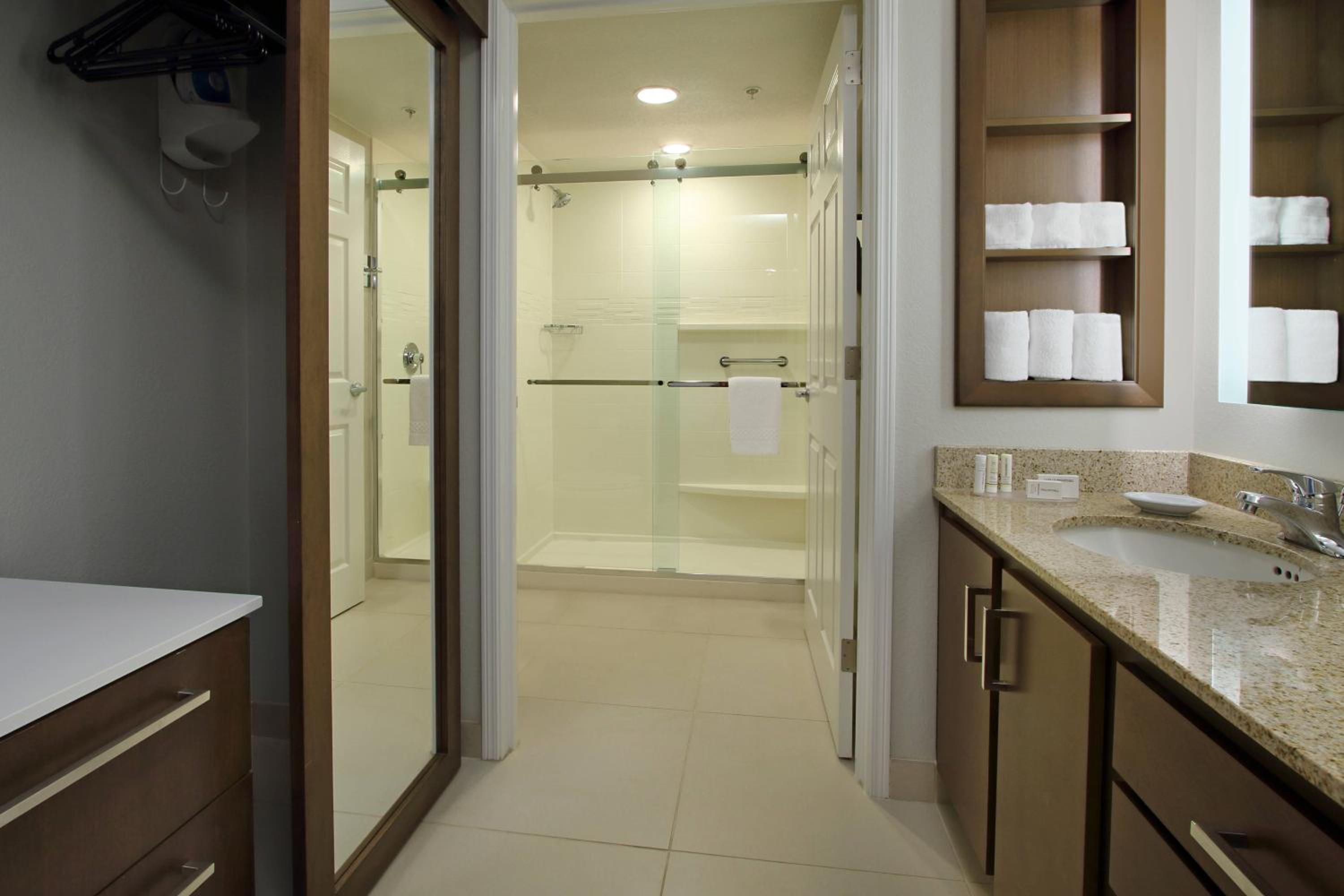Two-Bedroom Suite - Photo 8