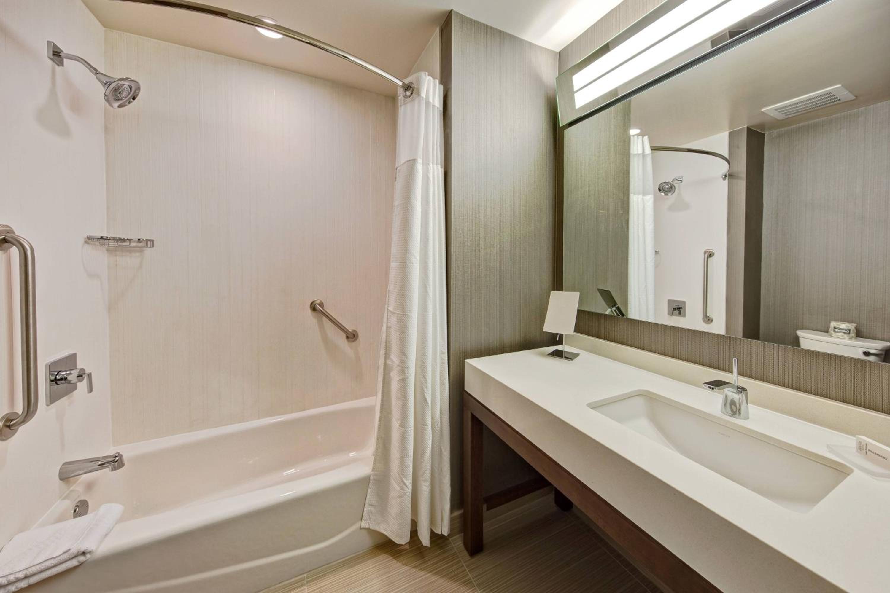 Executive, Guest room, 2 Queen, High floor photo 2