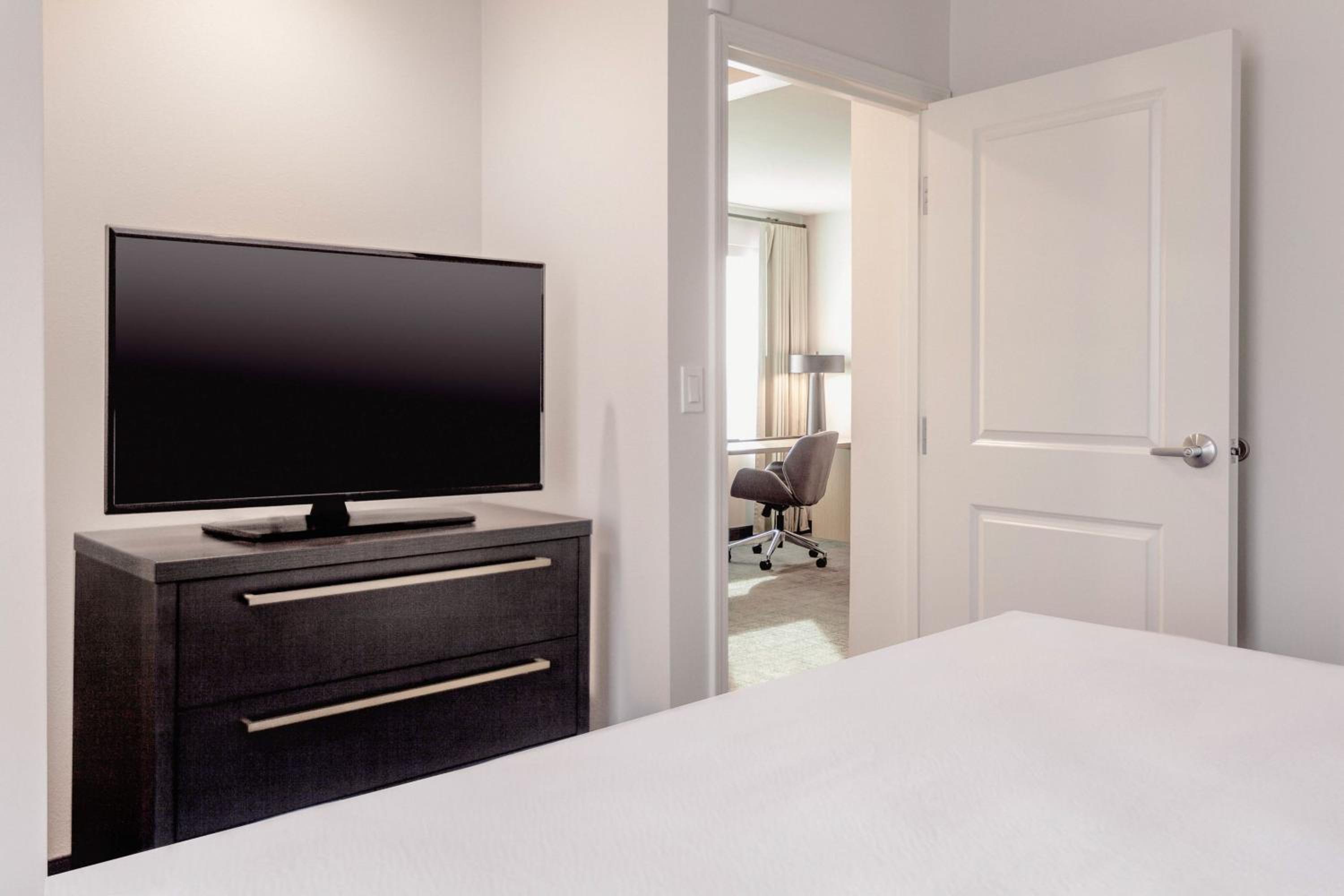 One-Bedroom King Suite with Sofa Bed - Photo 5