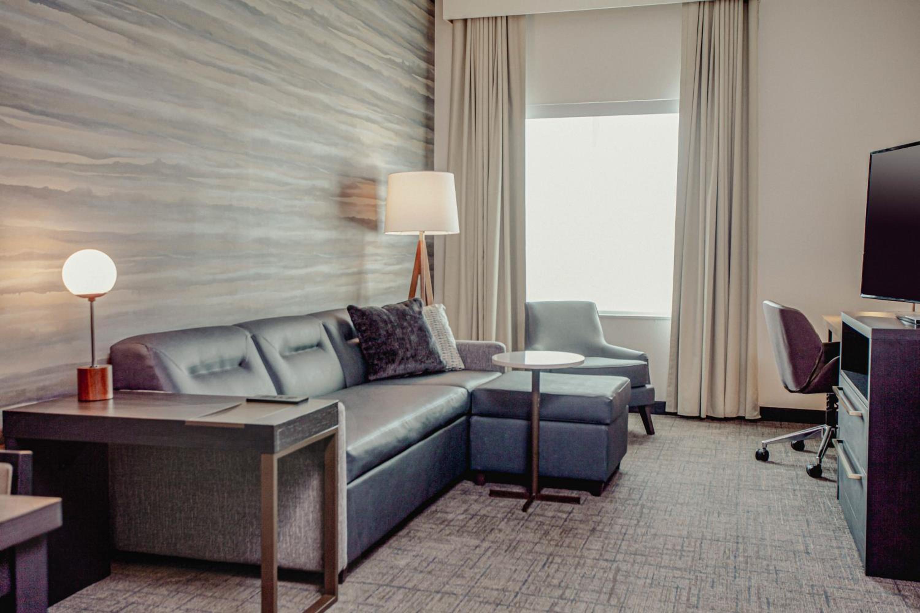 One-Bedroom Suite with Two Queen Beds and Sofa Bed - Photo 1
