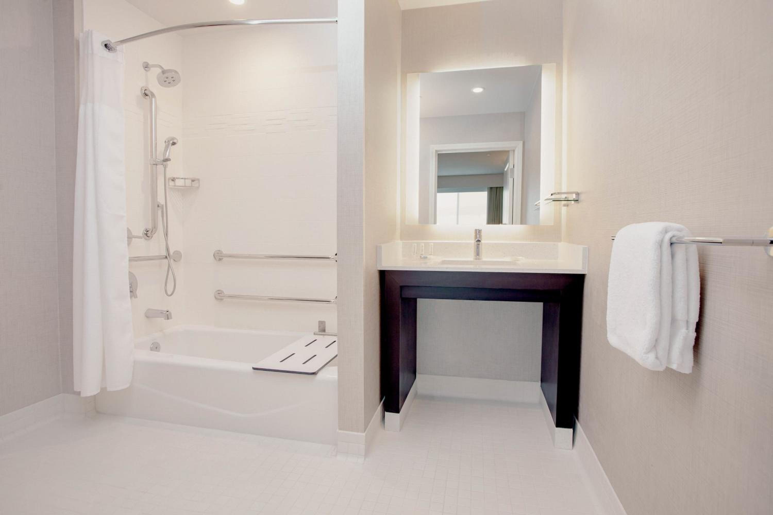 Two-Bedroom Suite - Photo 4