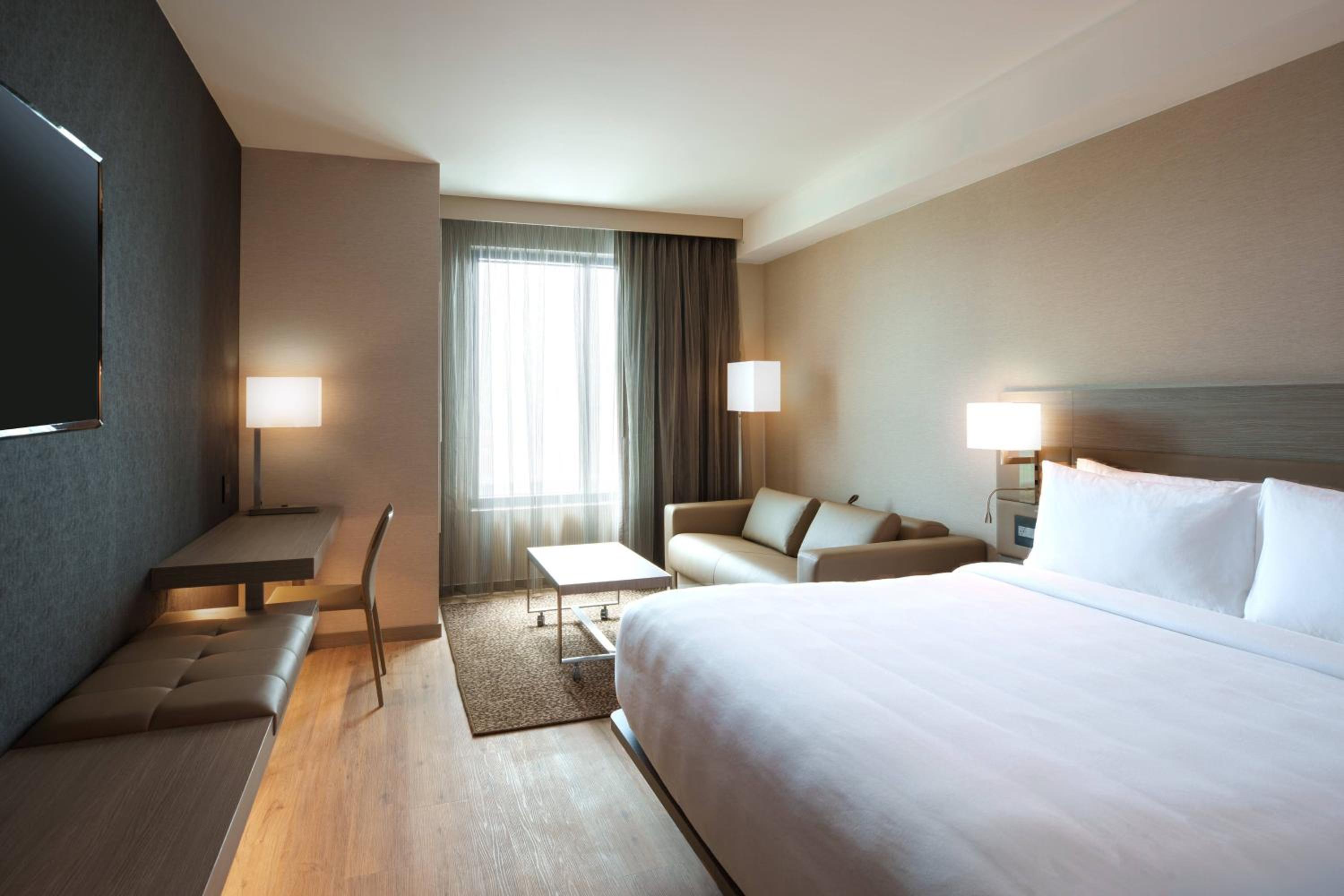 King Room with Sofa Bed - Photo 1