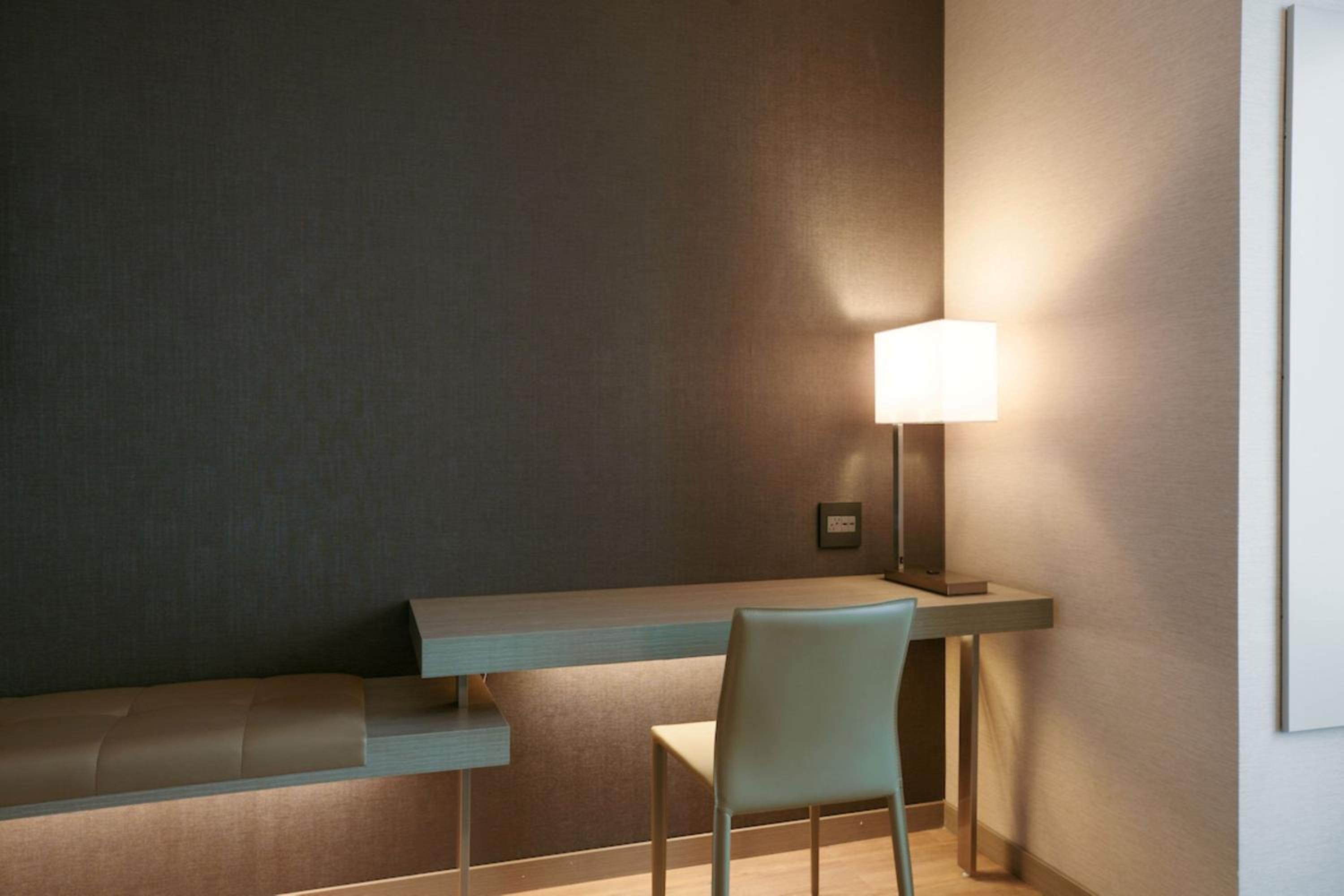 King Room with Sofa Bed - Photo 4