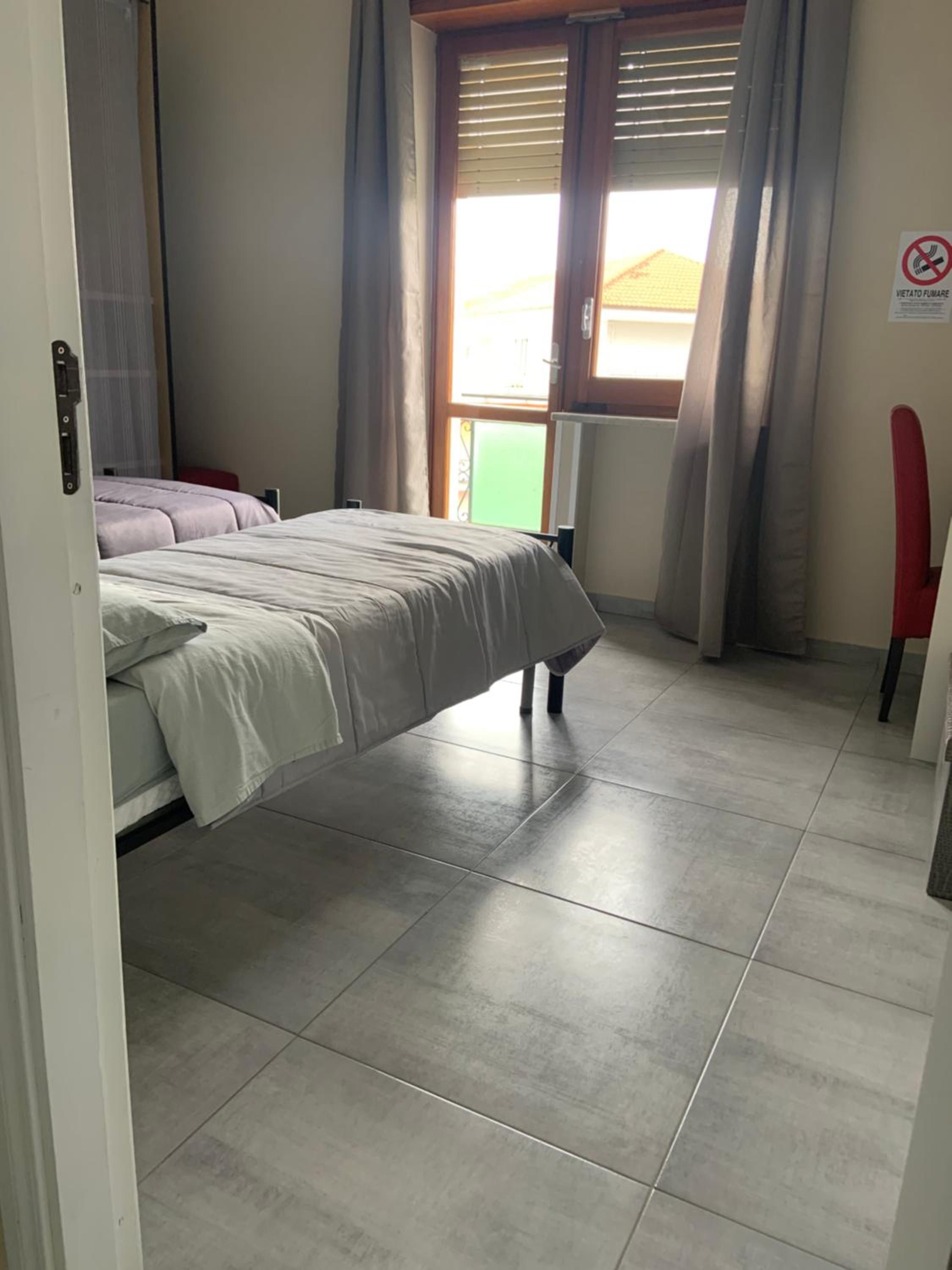 Double or Twin Room with Private External Bathroom - Photo 2