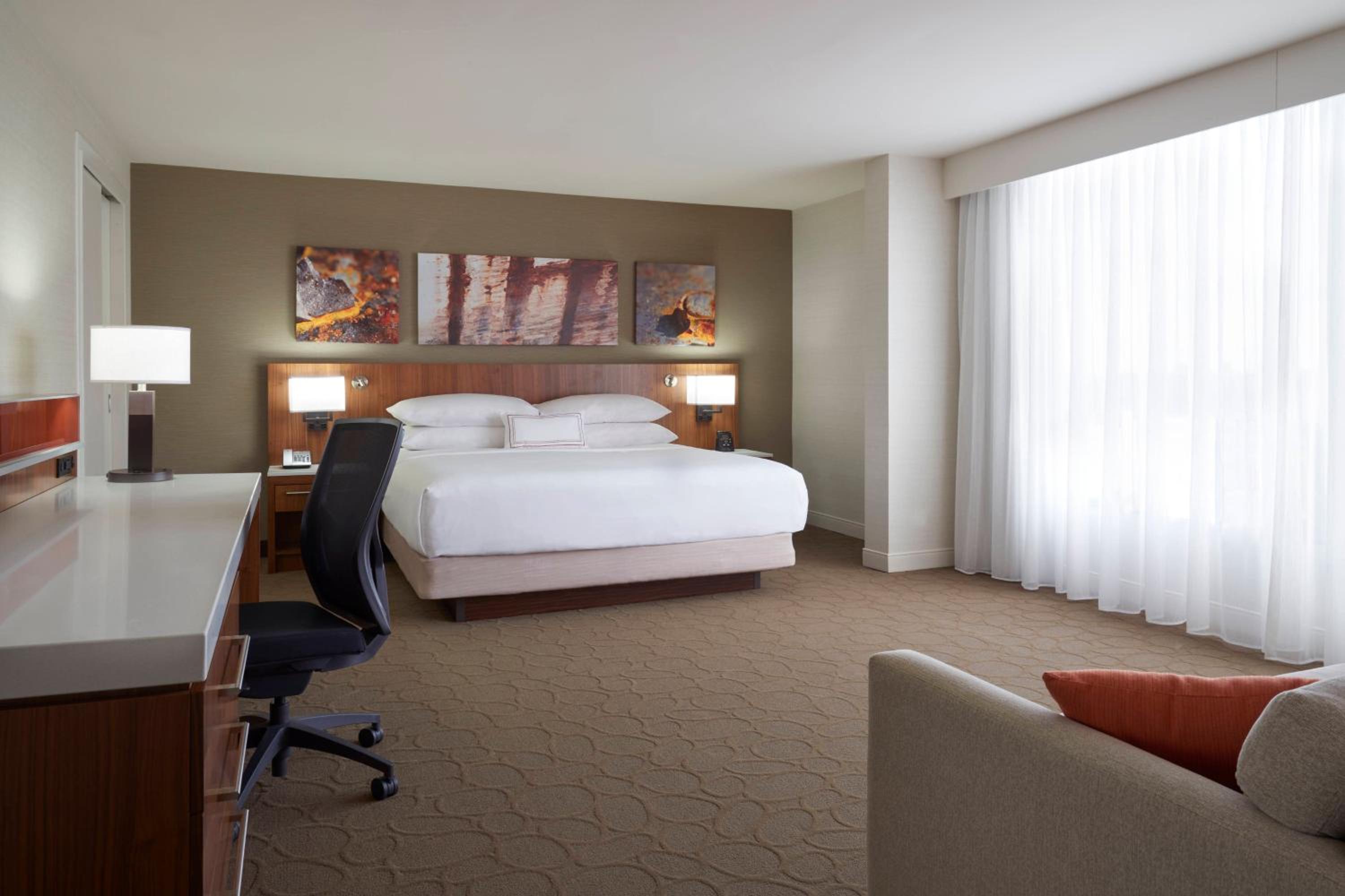 King Room with Sofa Bed - Photo 2