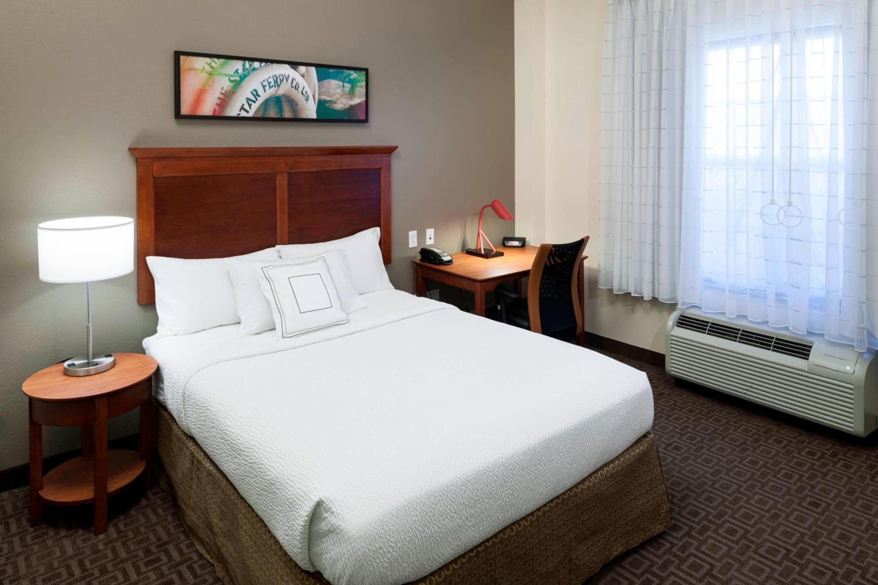 Two-Bedroom Suite - Photo 2