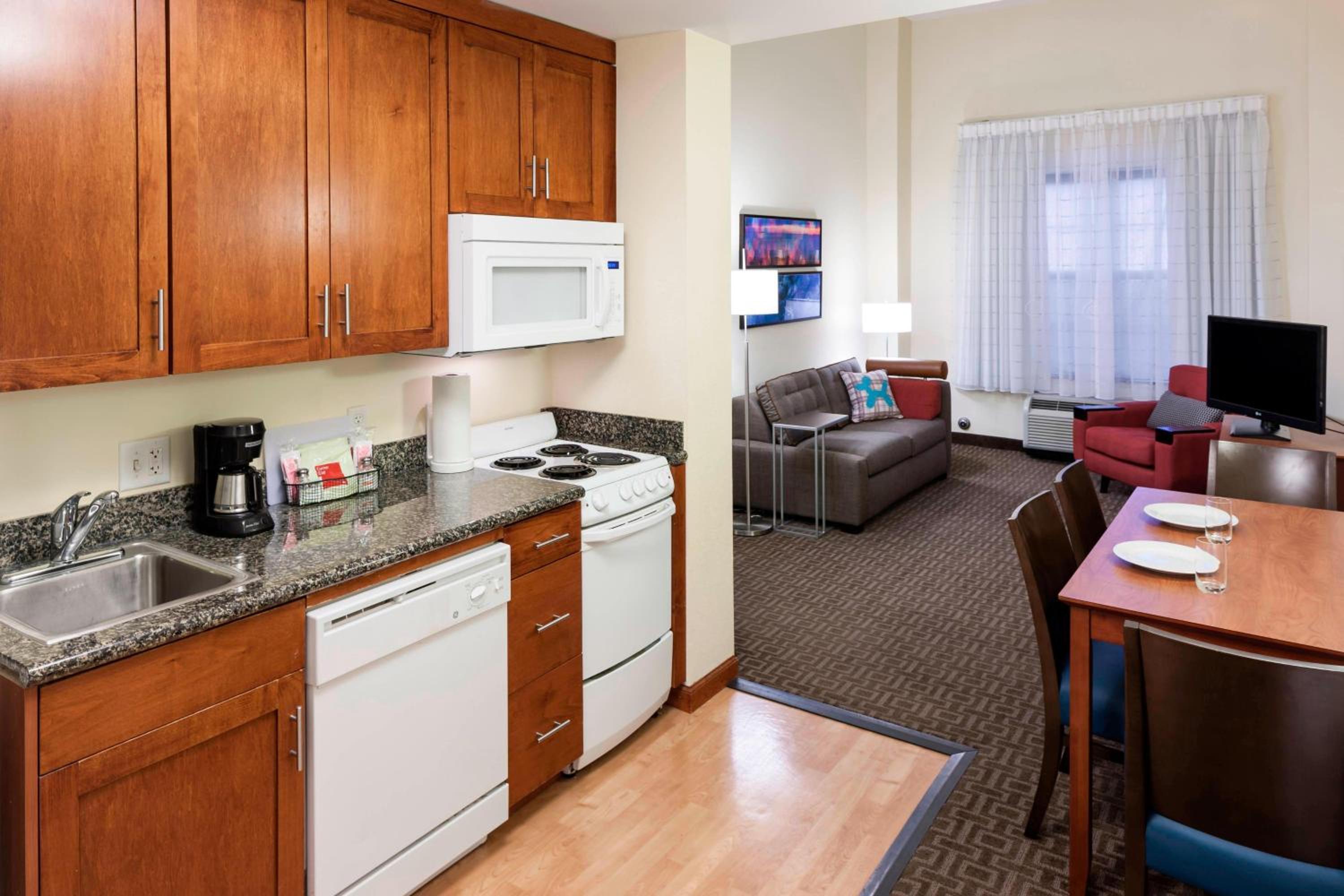 Two-Bedroom Suite - Photo 6