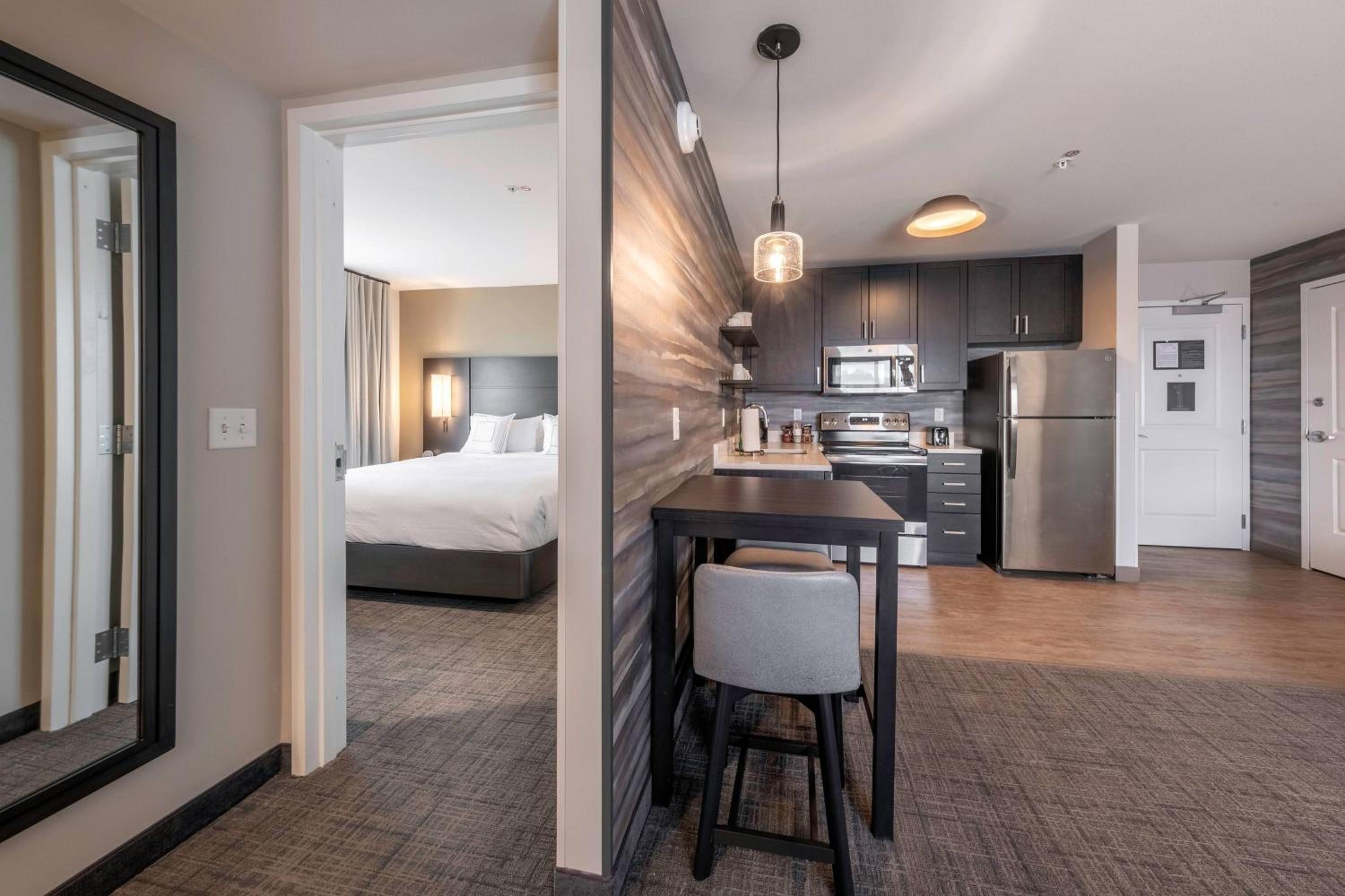 1 Bedroom Suite, 1 King, Sofa bed